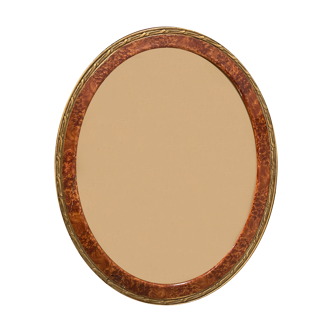 Oval frame imitation magnifying glass