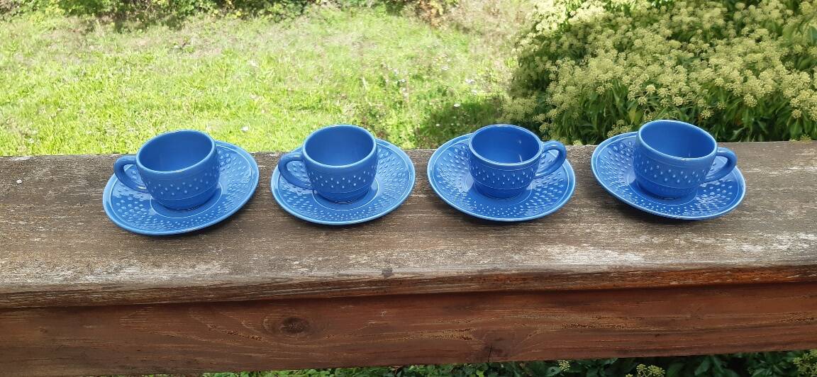 Set of 4 "rice grain" coffee cups by Geneviève Lethu