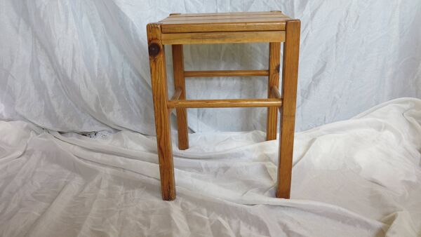 tabouret en pin esprit brutaliste années 60