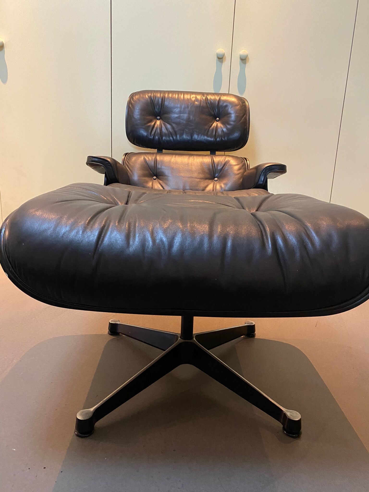 Fauteuil Lounge Chair & Ottoman de Charles Eames