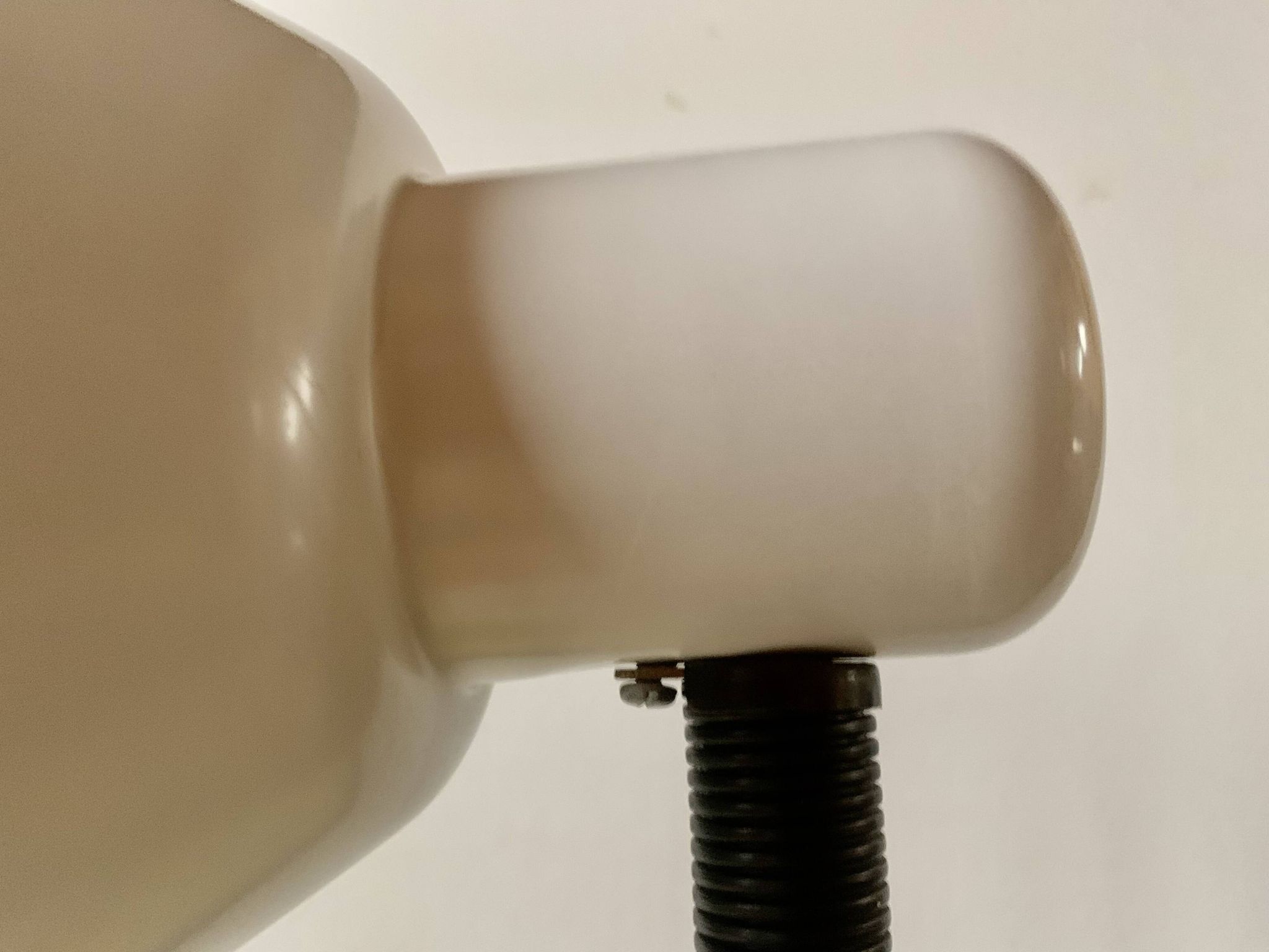 Lampe de bureau métallique vintage blanche et noire