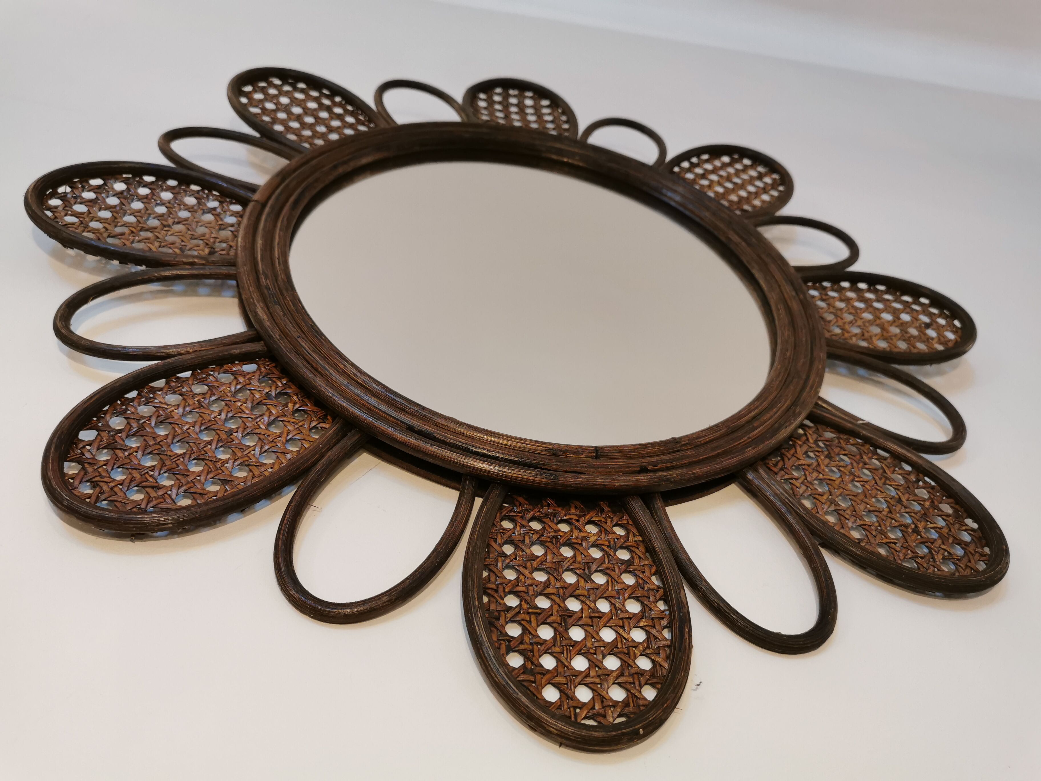 Vintage flower mirror in rattan and cannage 60s/70s