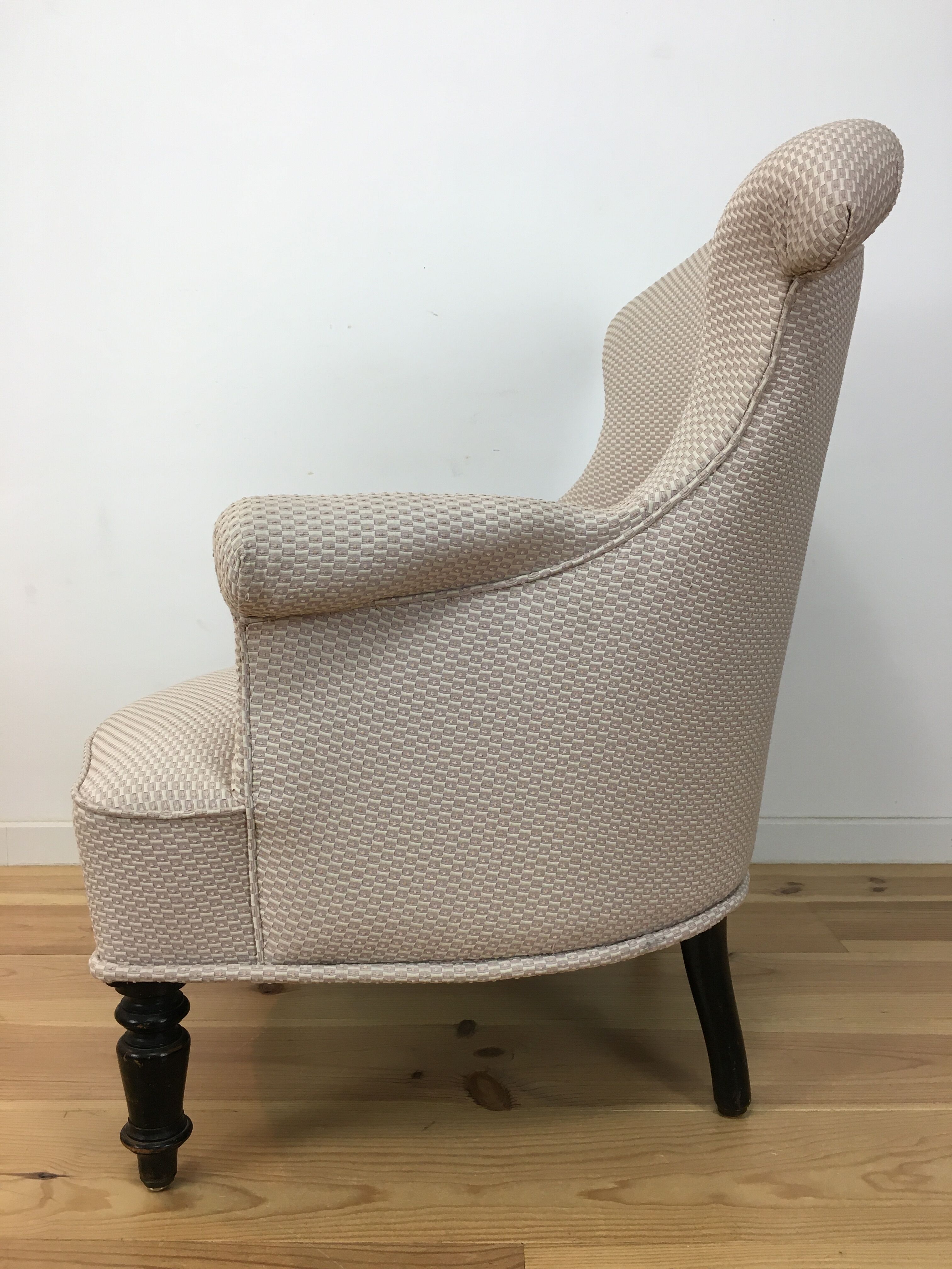 Napoleon III toad armchair forms lambrequin