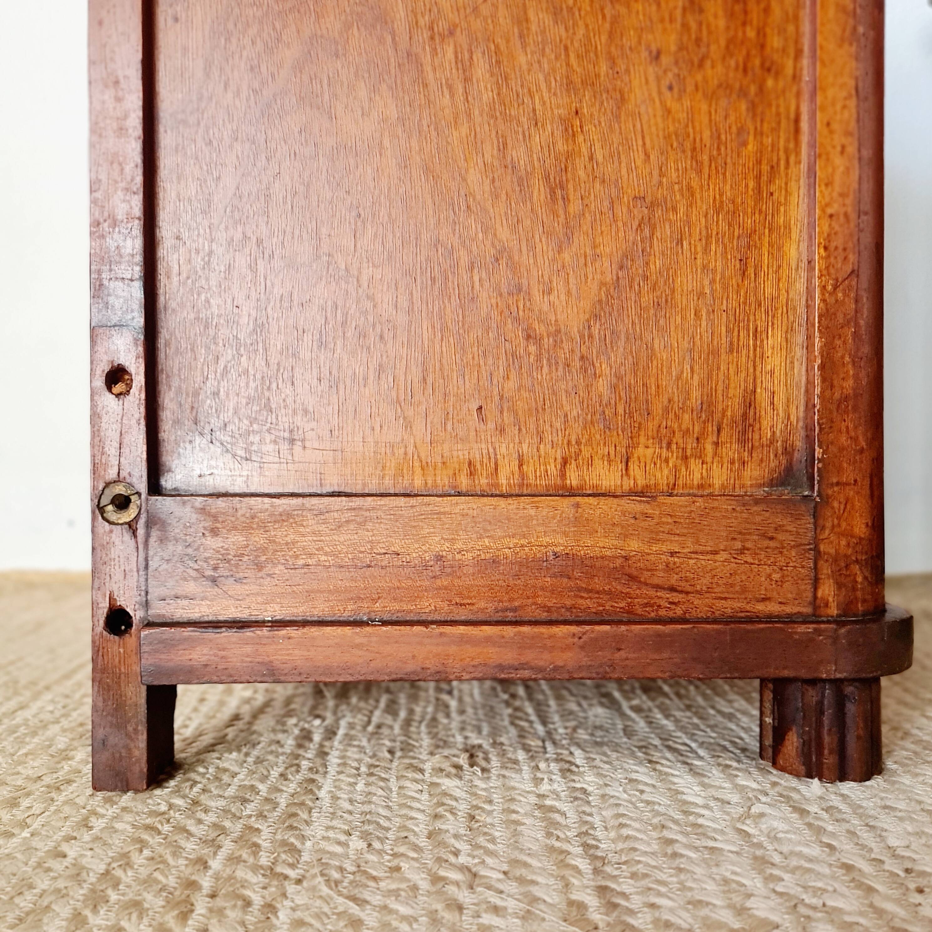 Paire de chevets Art déco en bois et marbre noir