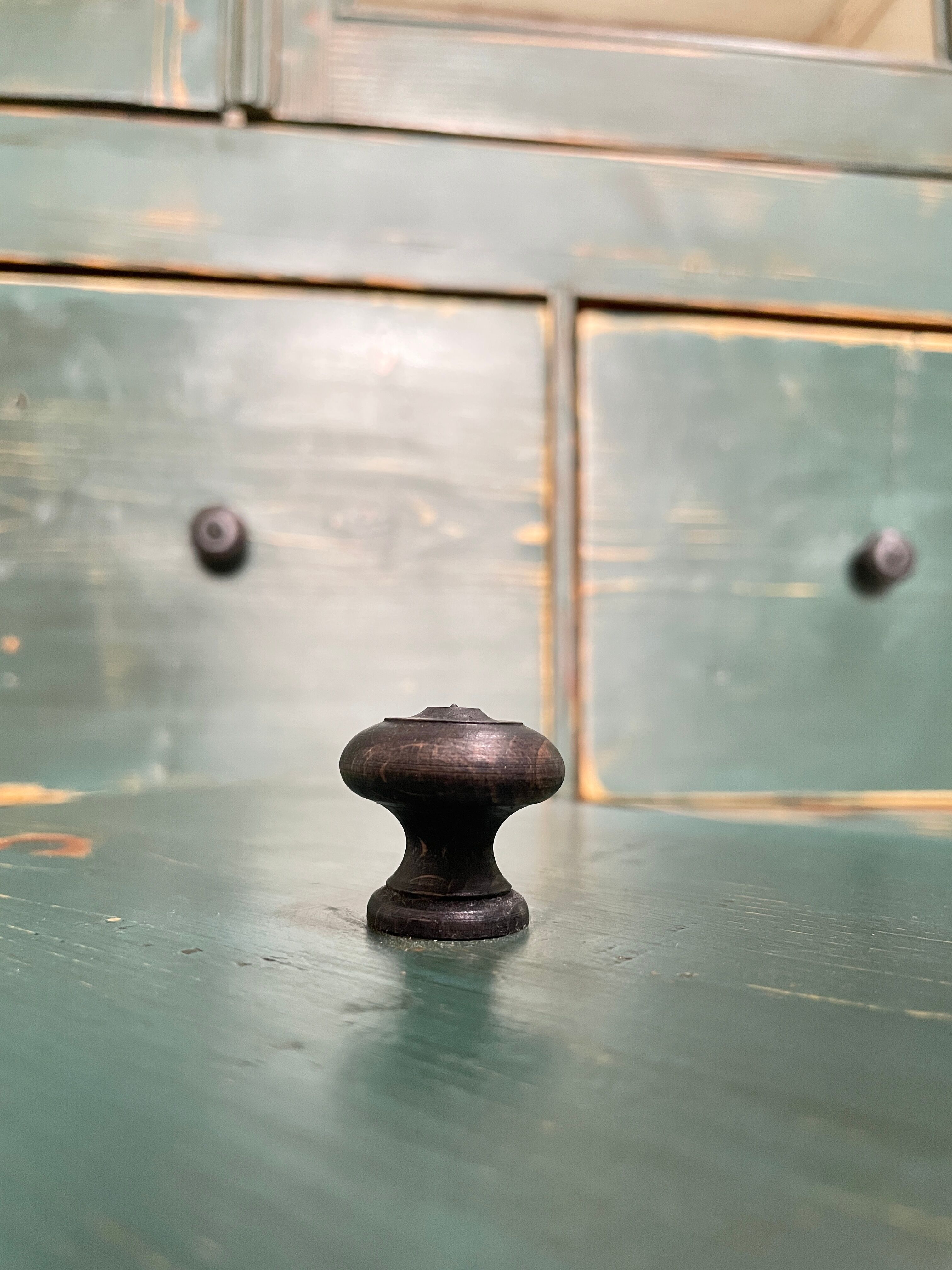 Furniture of trade showcase, around 1900.