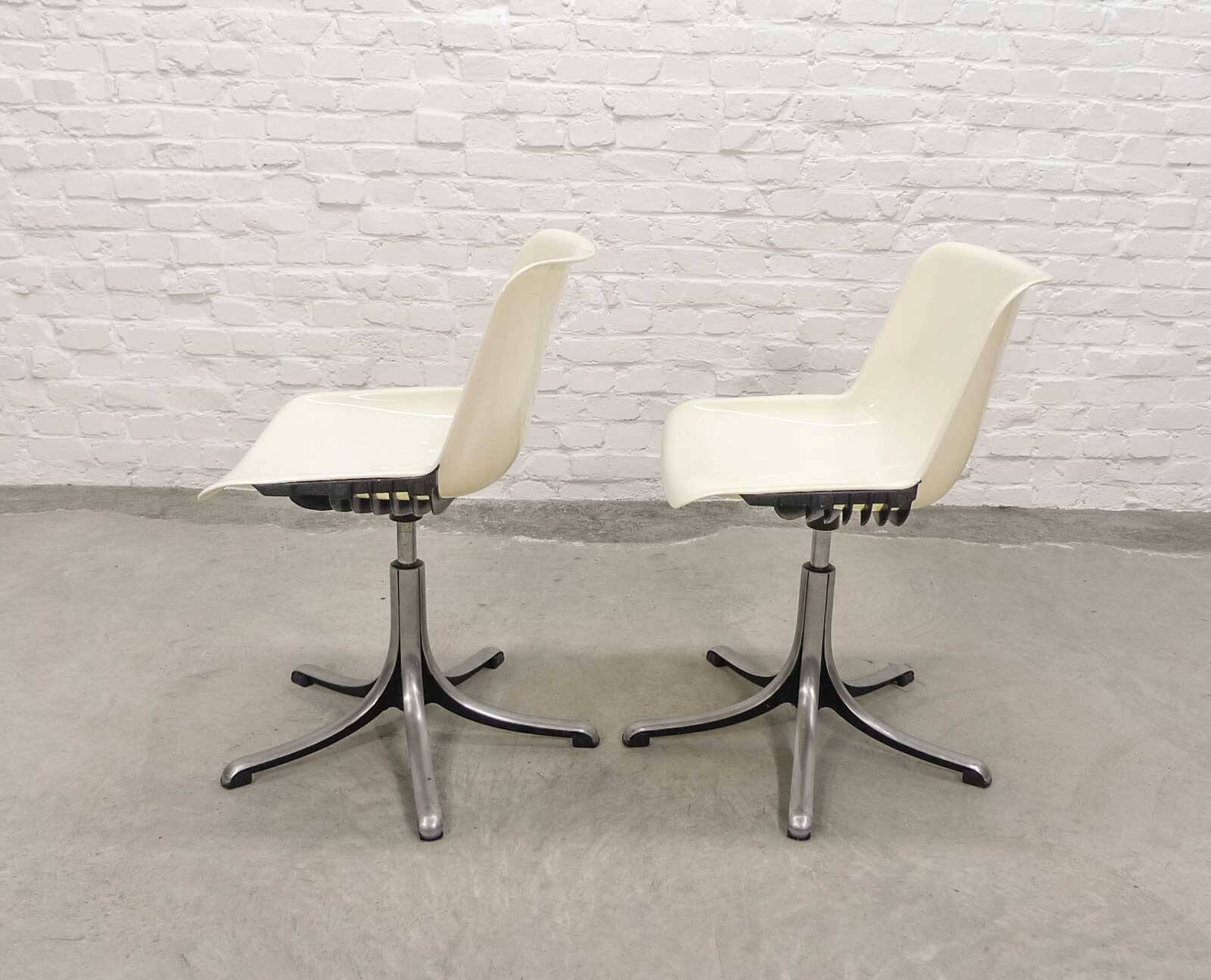 White Osvaldo Borsani 'Modus' Fiberglass and Aluminium Desk Side Chairs 70s