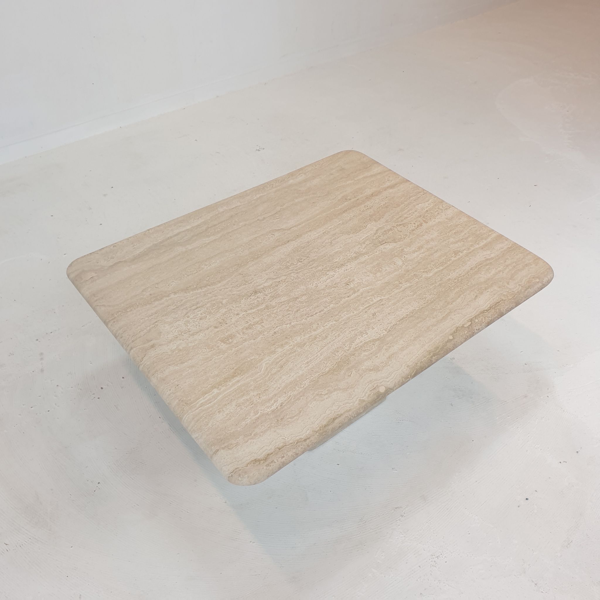 Table basse italienne en travertin, années 1980