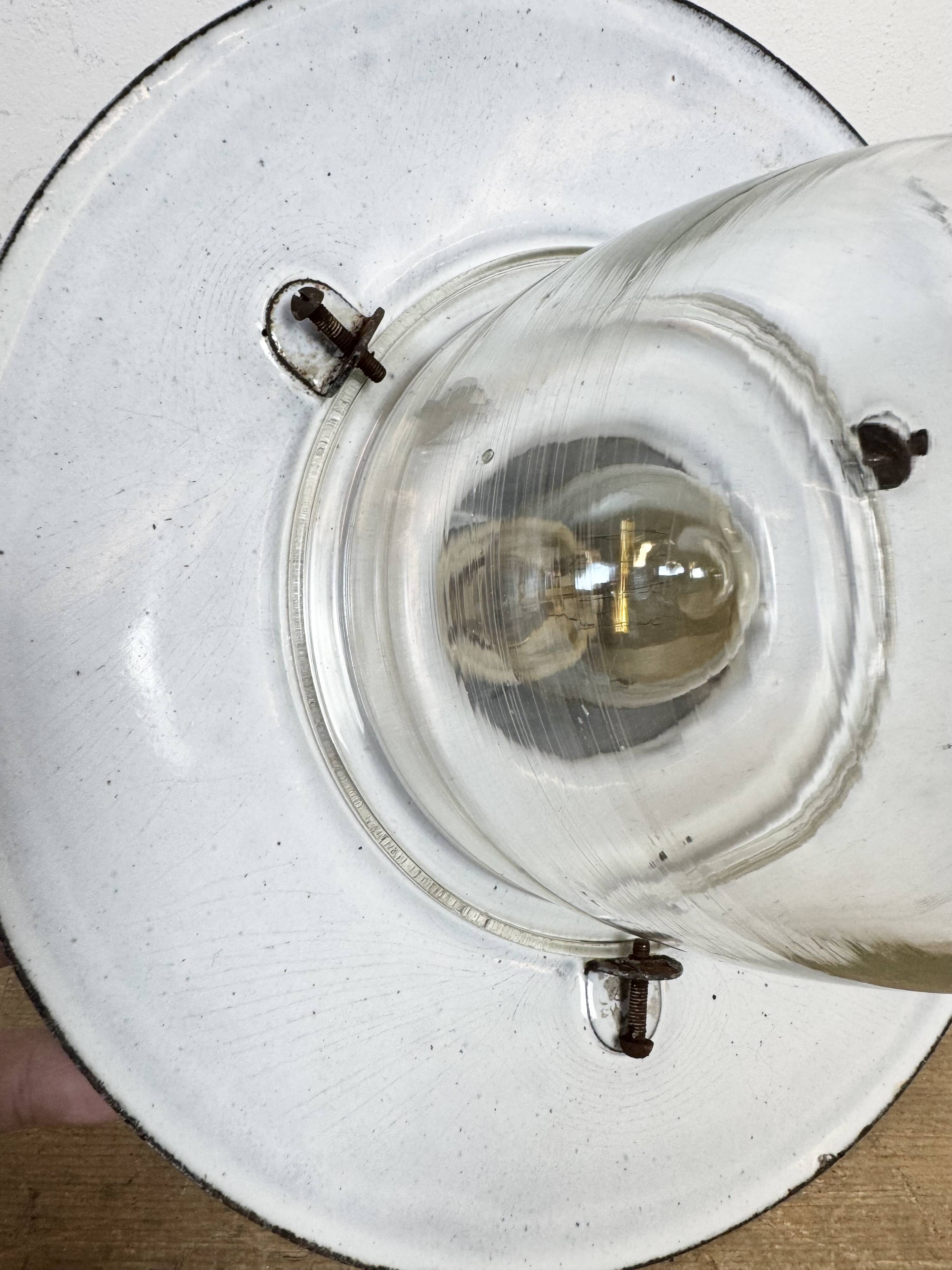 Lampe à suspension industrielle allemande en émail noir avec couvercle en verre, années 1930