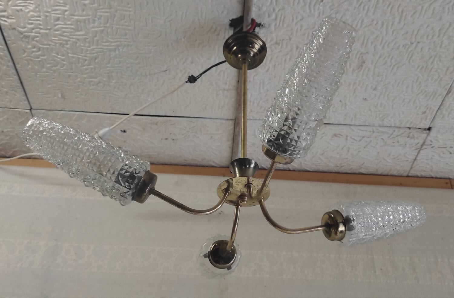 Brass chandelier with 4 lights and glass tulips - 1950s/60s