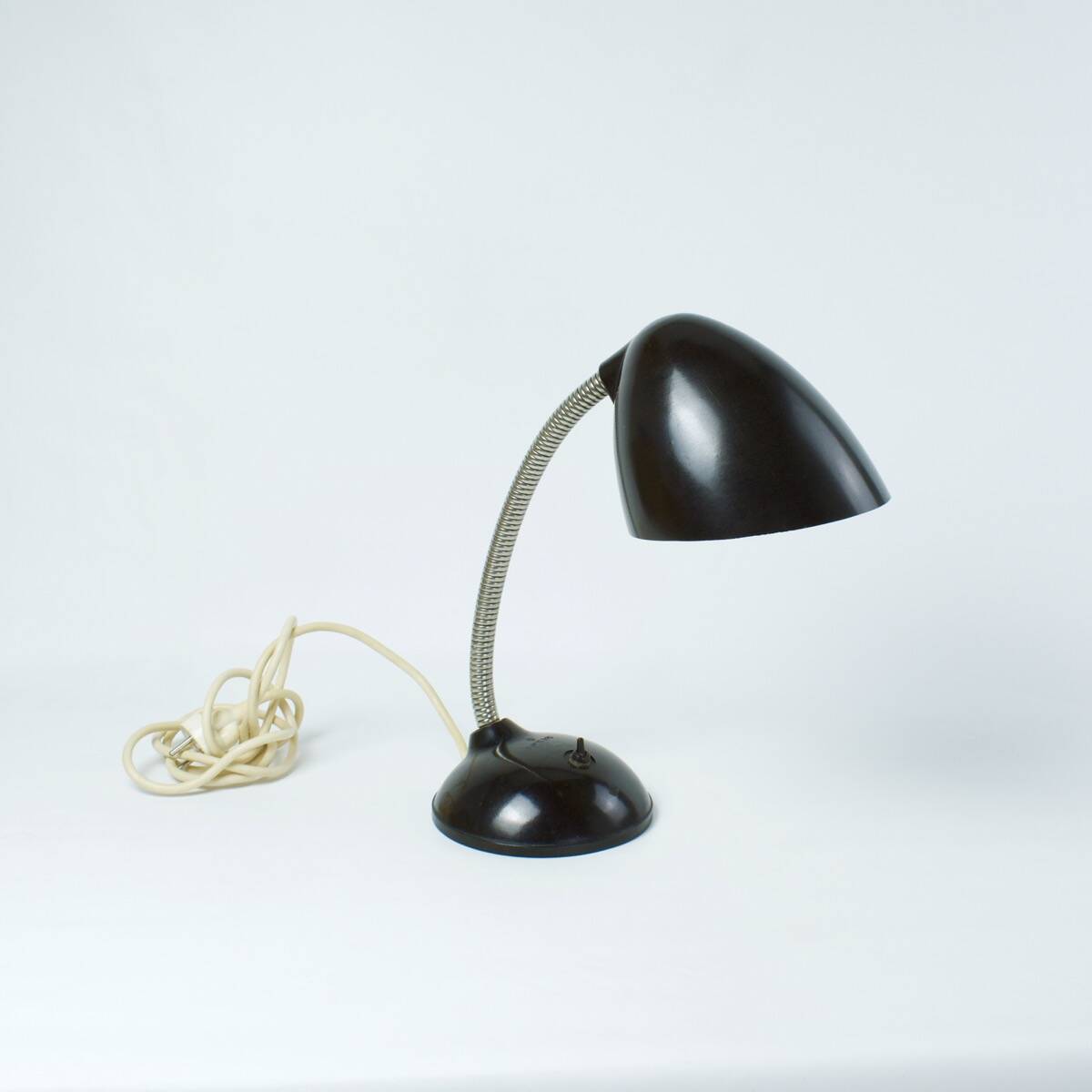 Art deco bakelite desk lamp from the 1930s-40s