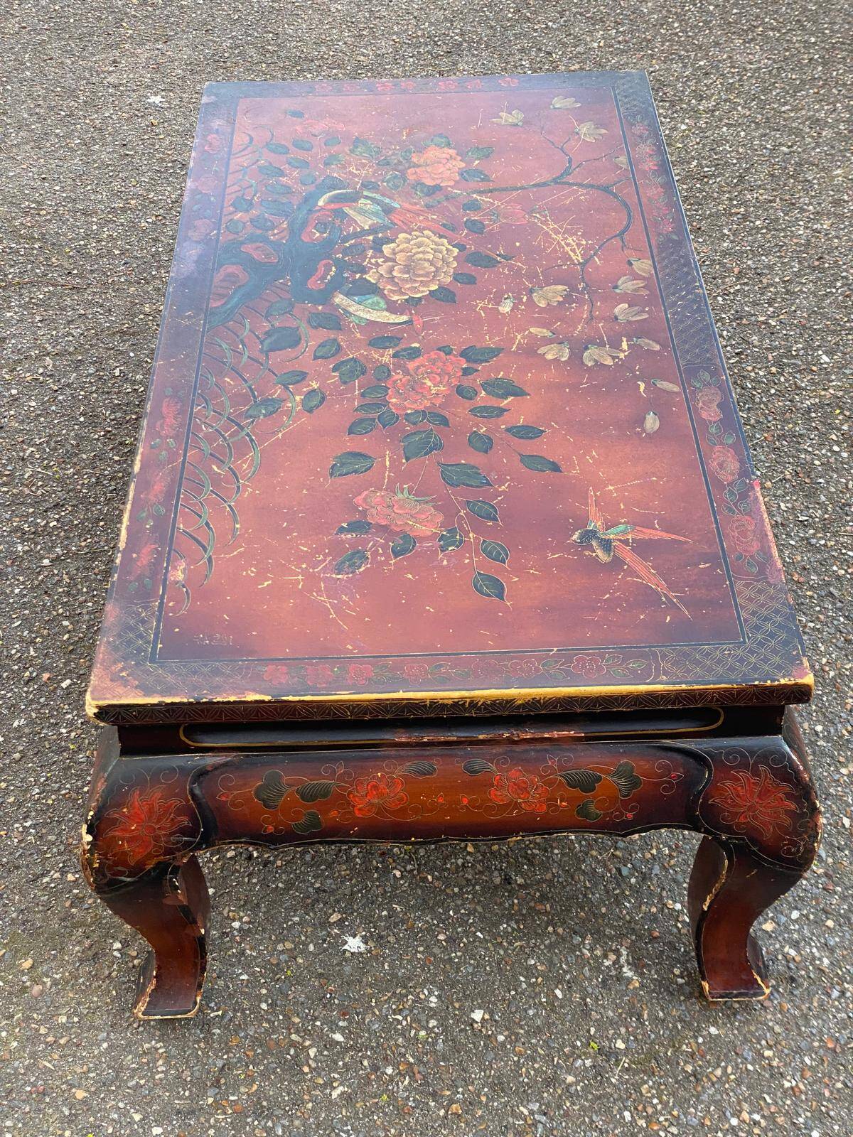 Table basse asiatique motifs fleurs