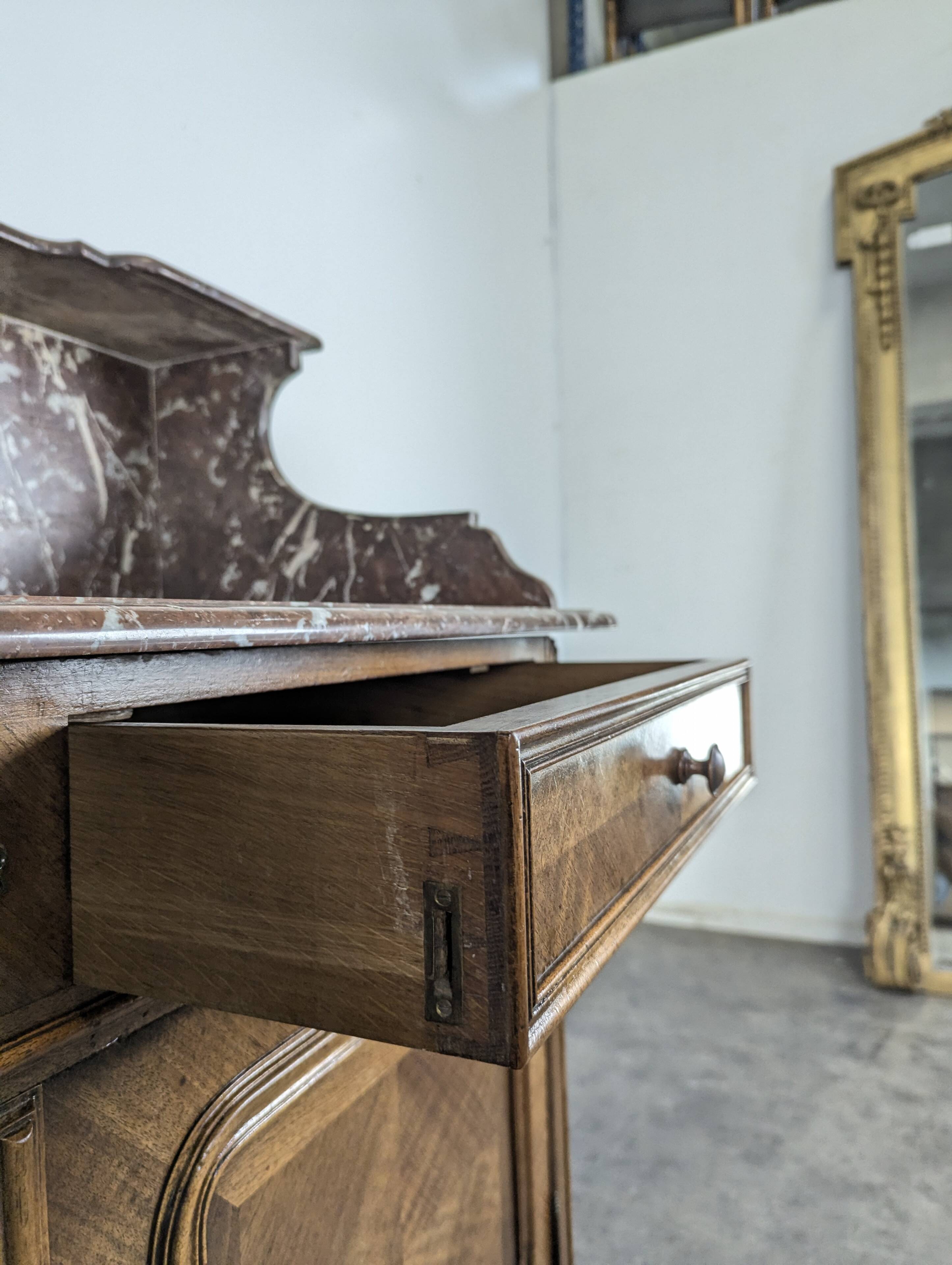 Meuble de salle de bain de style Louis XV