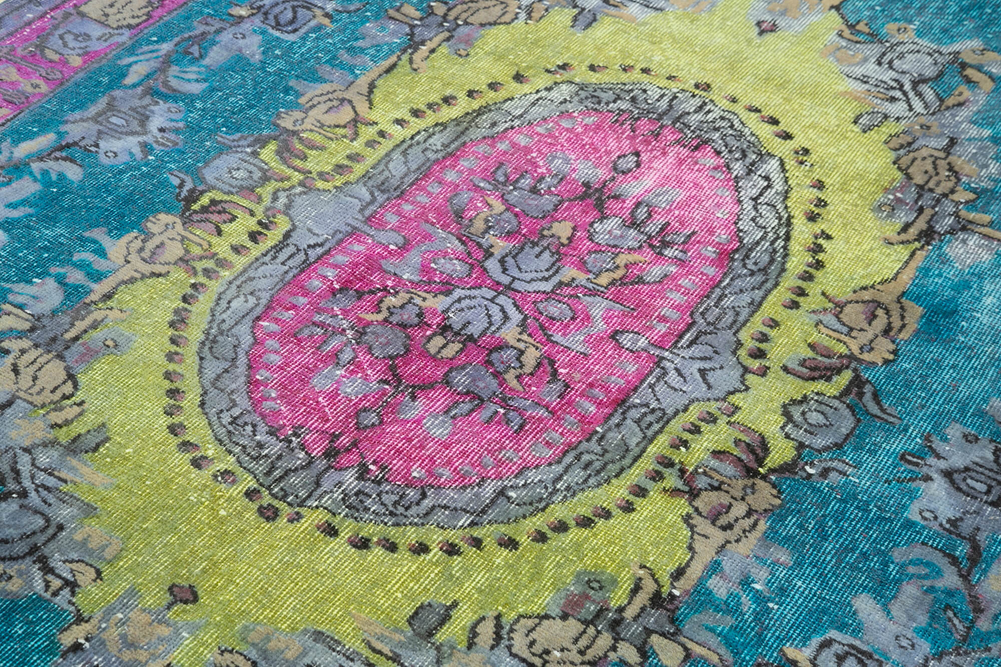 Hand-knotted contemporary oriental 1970s 174 cm x 298 cm multicolor carpet