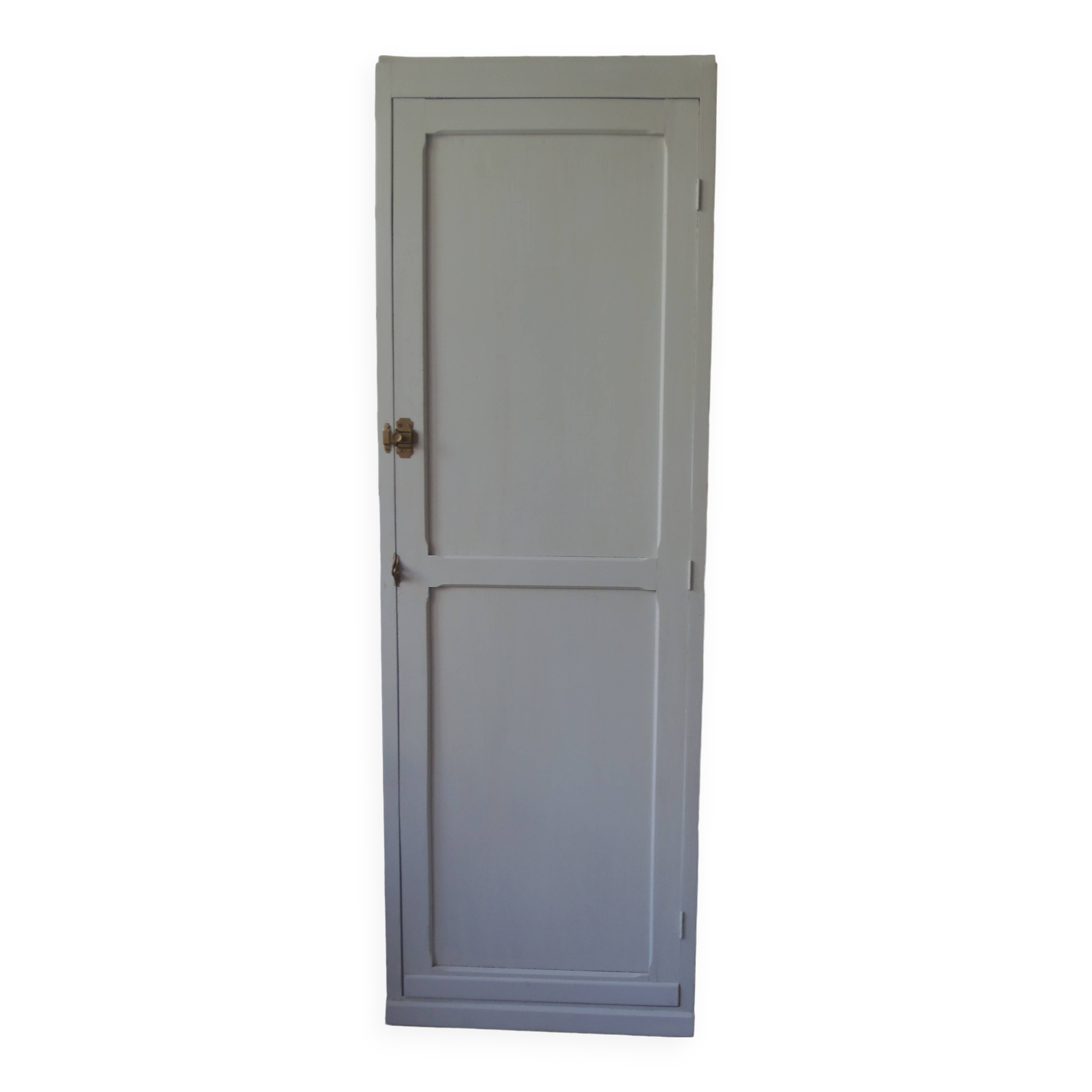 Bonnetière, vaisselier vintage de faible profondeur réenchanté en gris perle.
