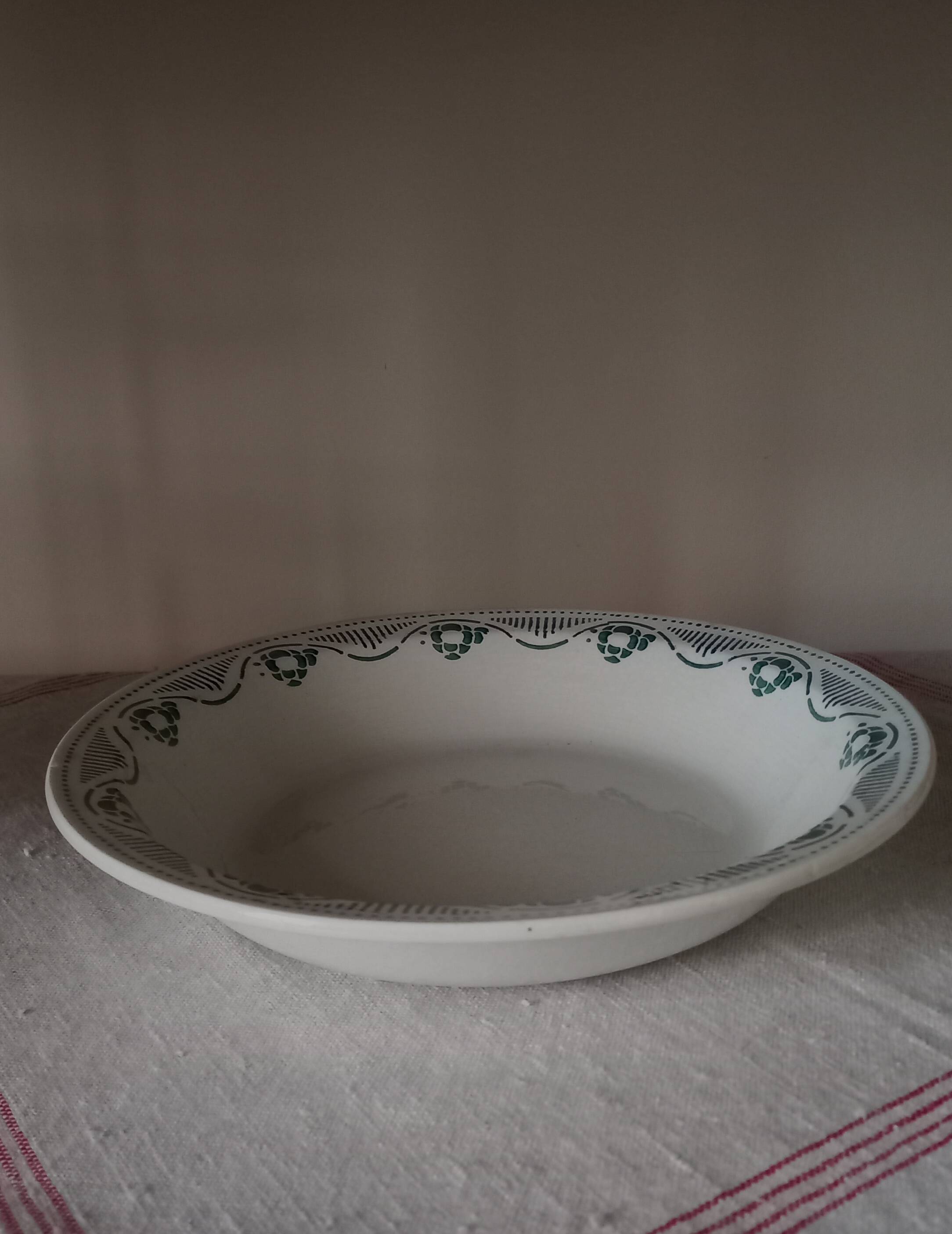 Hollow earthenware dish Terre de Fer Nouvelles Galeries Ennegé Paris