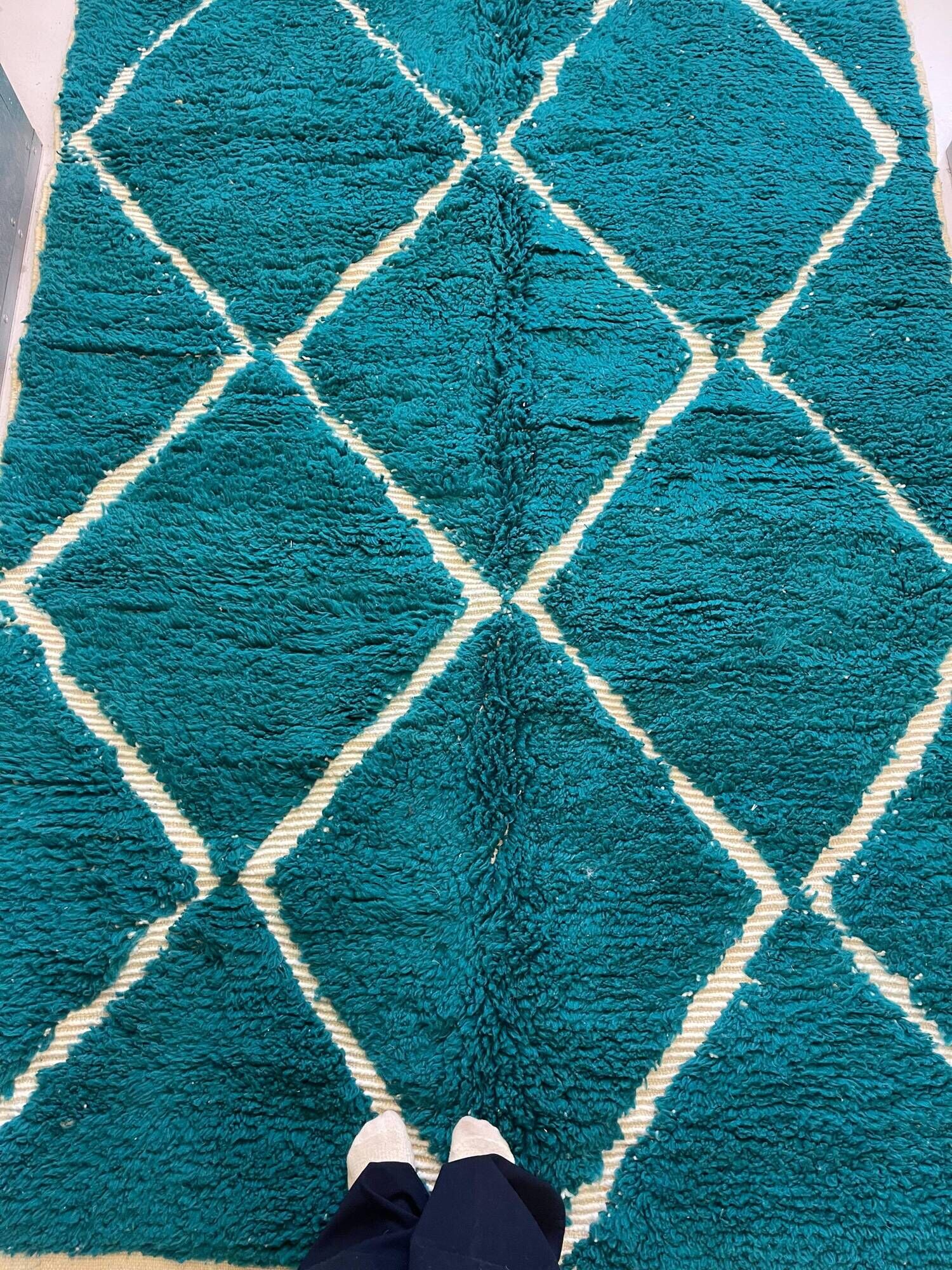 Majorelle blue Moroccan Berber rug with diamonds – 157 × 244 cm