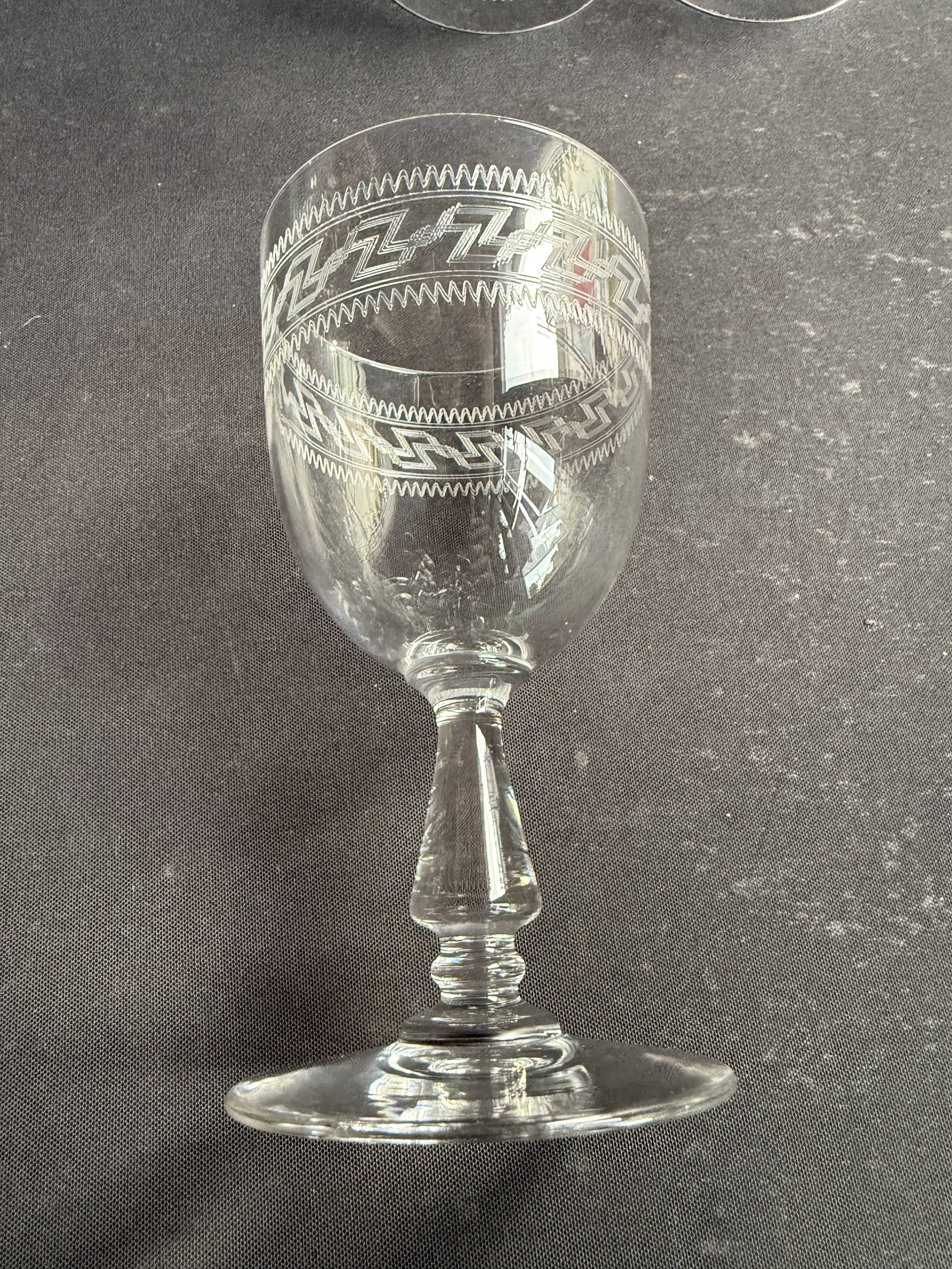 6 verres à eau Baccarat gravure Grecque inclinée