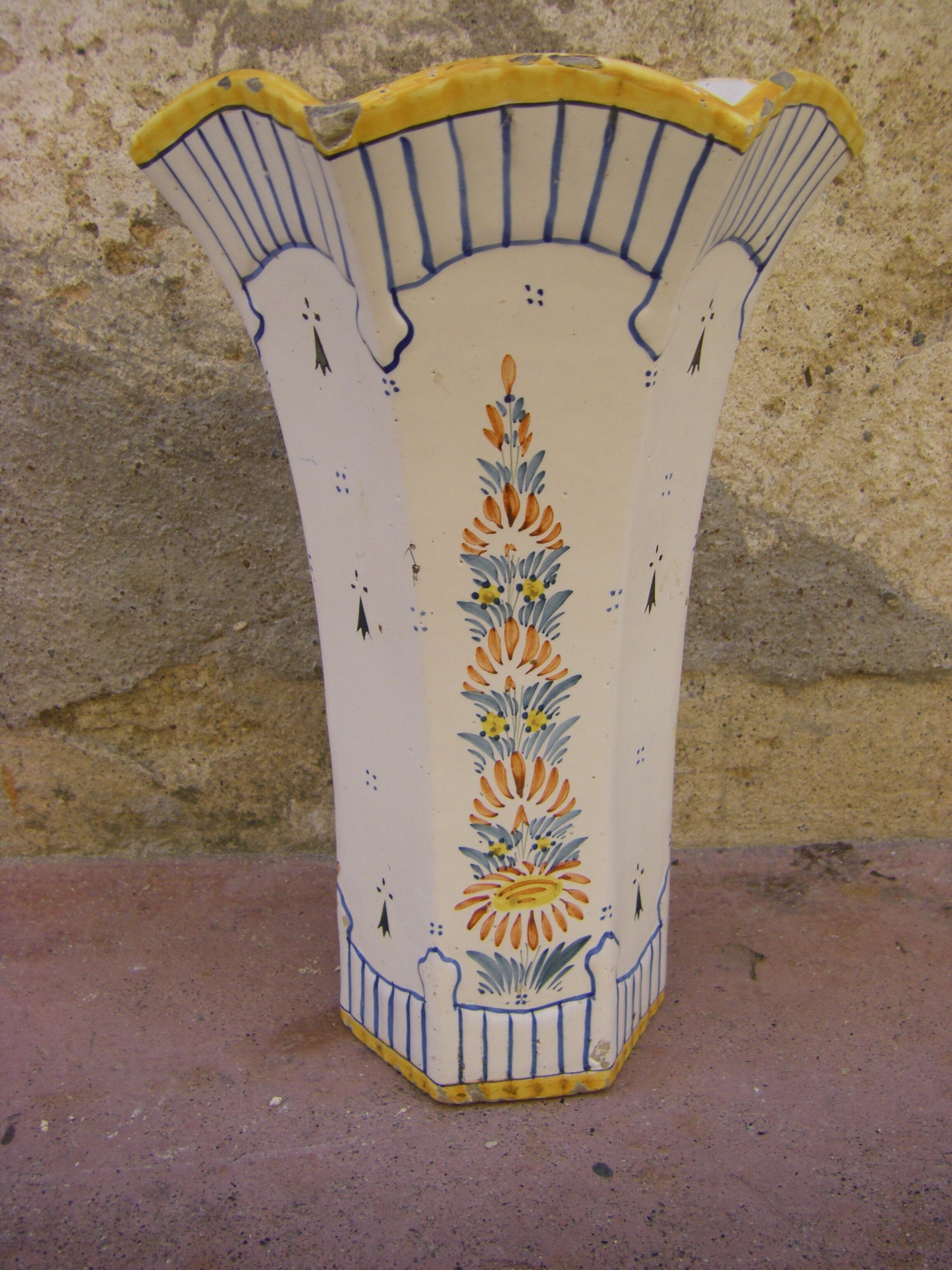 Ancient vase Quimper