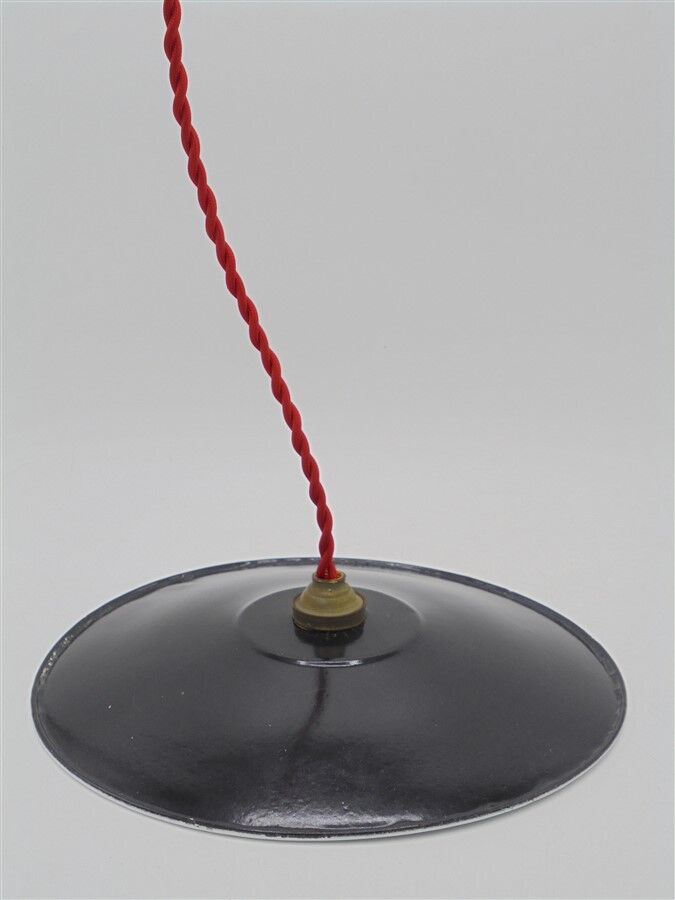 Hanging in enamelled sheet metal