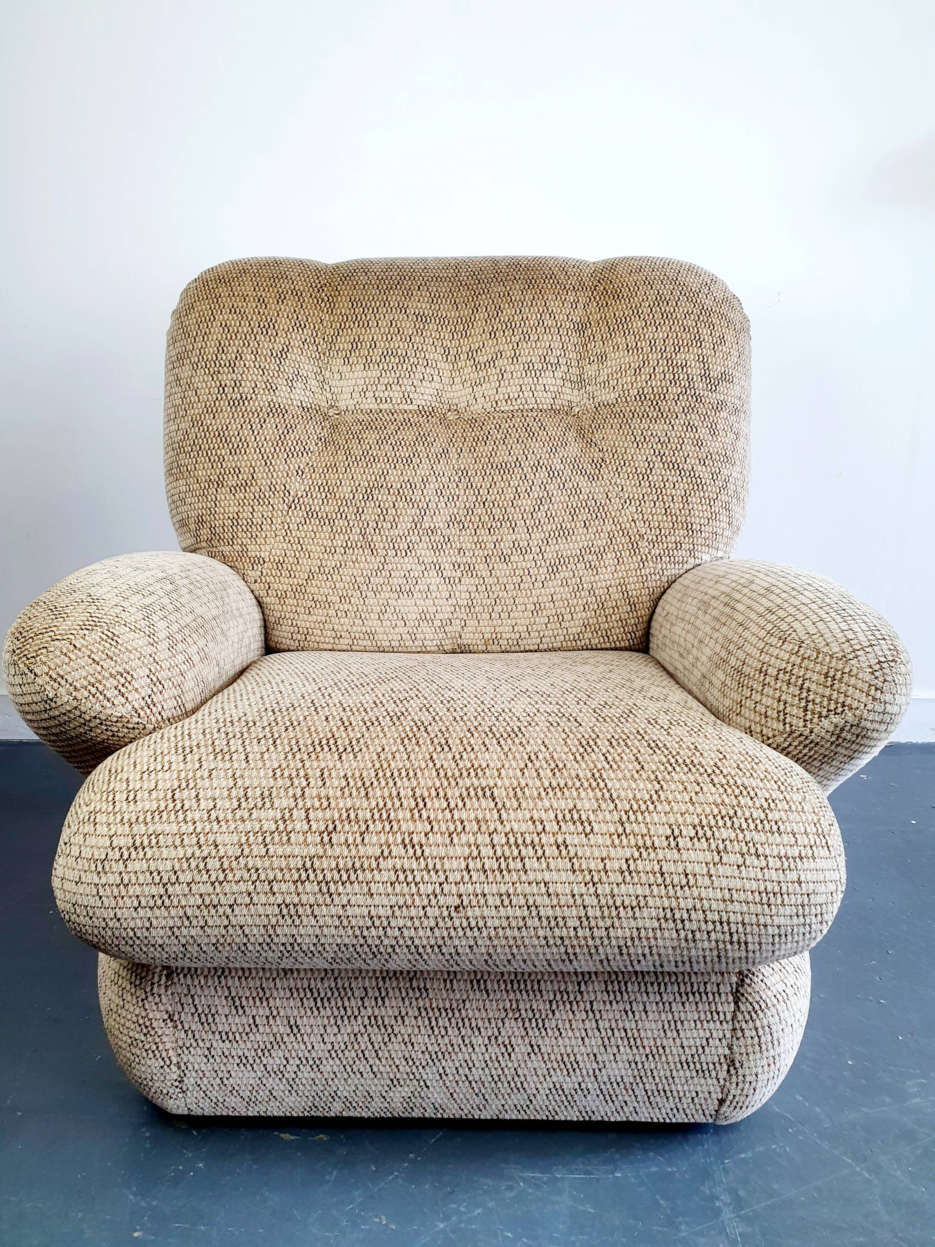 Vintage velvet armchair armrests fins