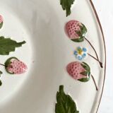 Coupe sur pied en barbotine fraises