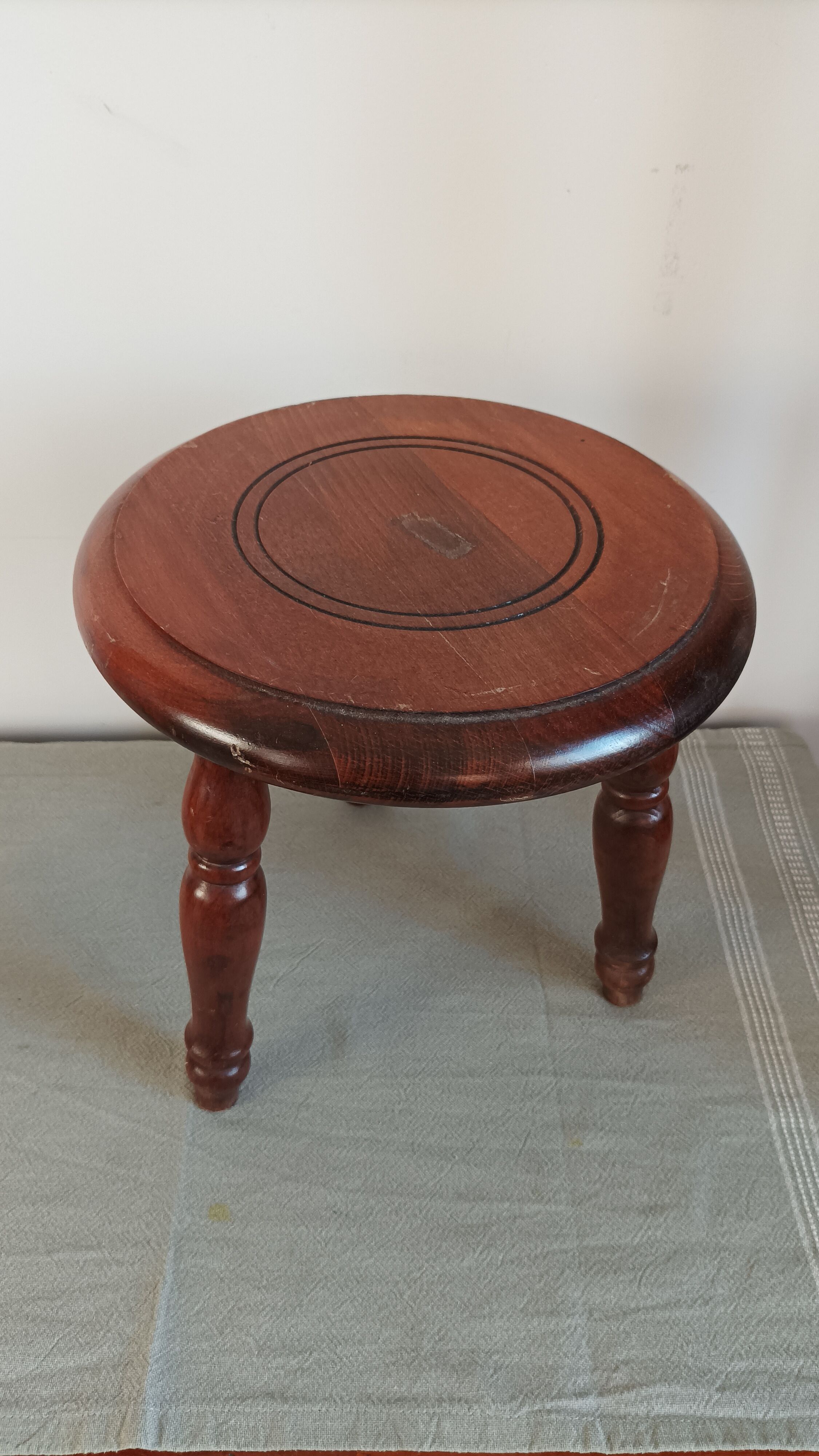 Tripod stool