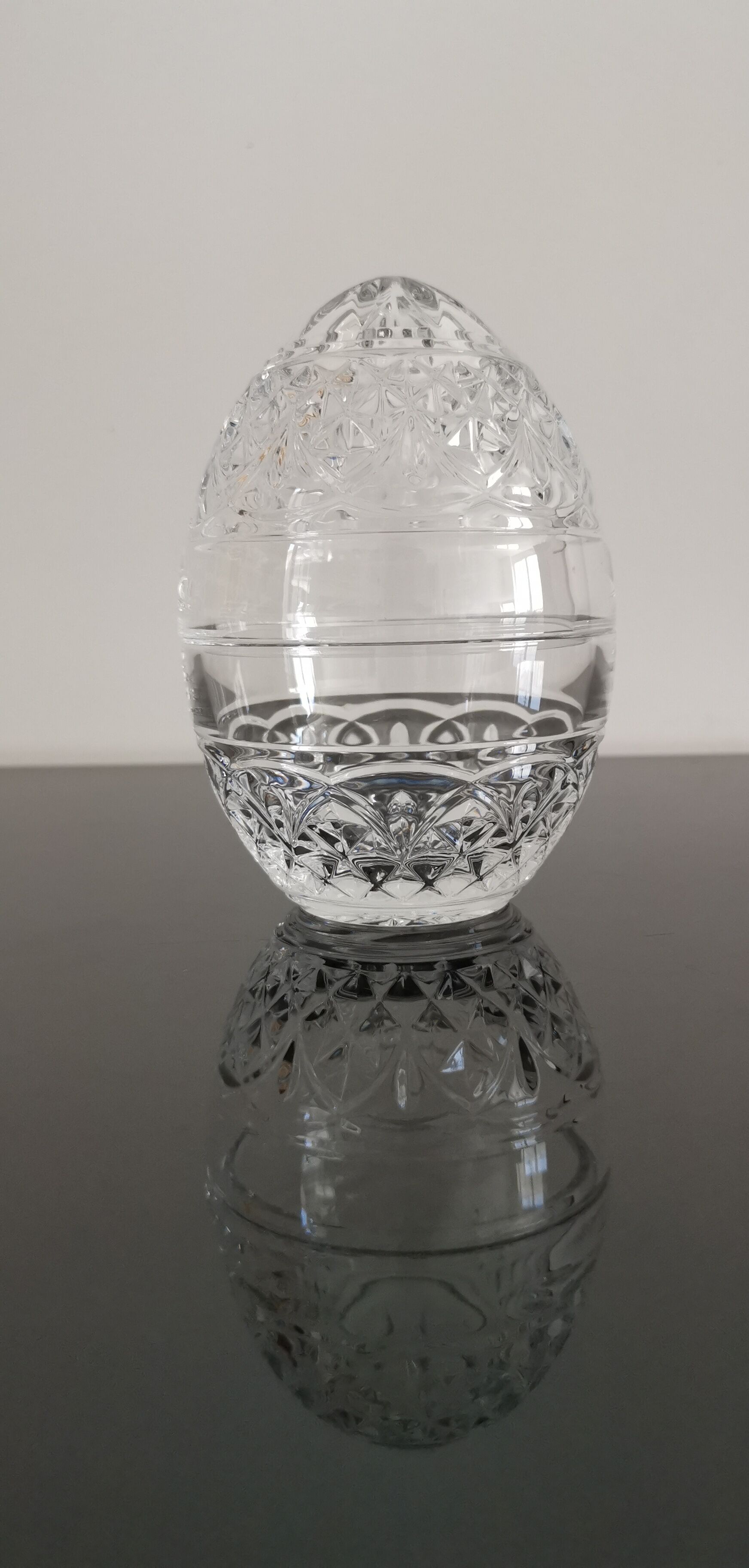 Old crystal drageoir/candy maker in the shape of an egg Cristal d'Arc