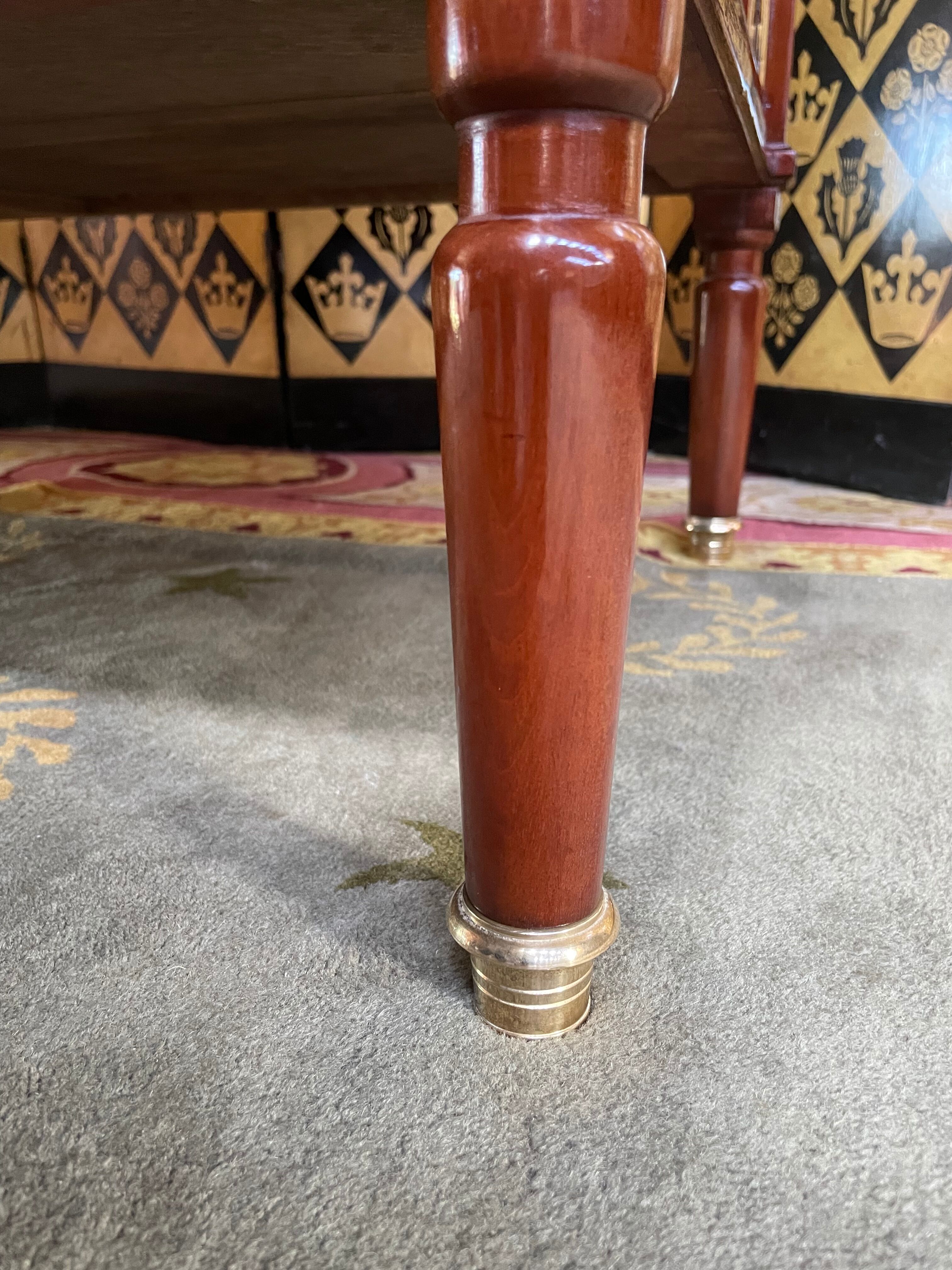 Louis XVI style chest of drawers in mahogany and amaranth