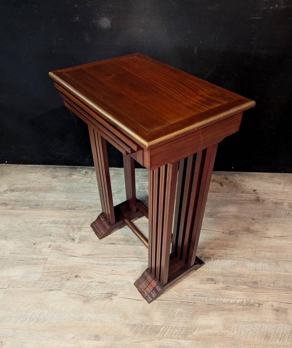 Série de 4 tables gigognes de style Louis XVI