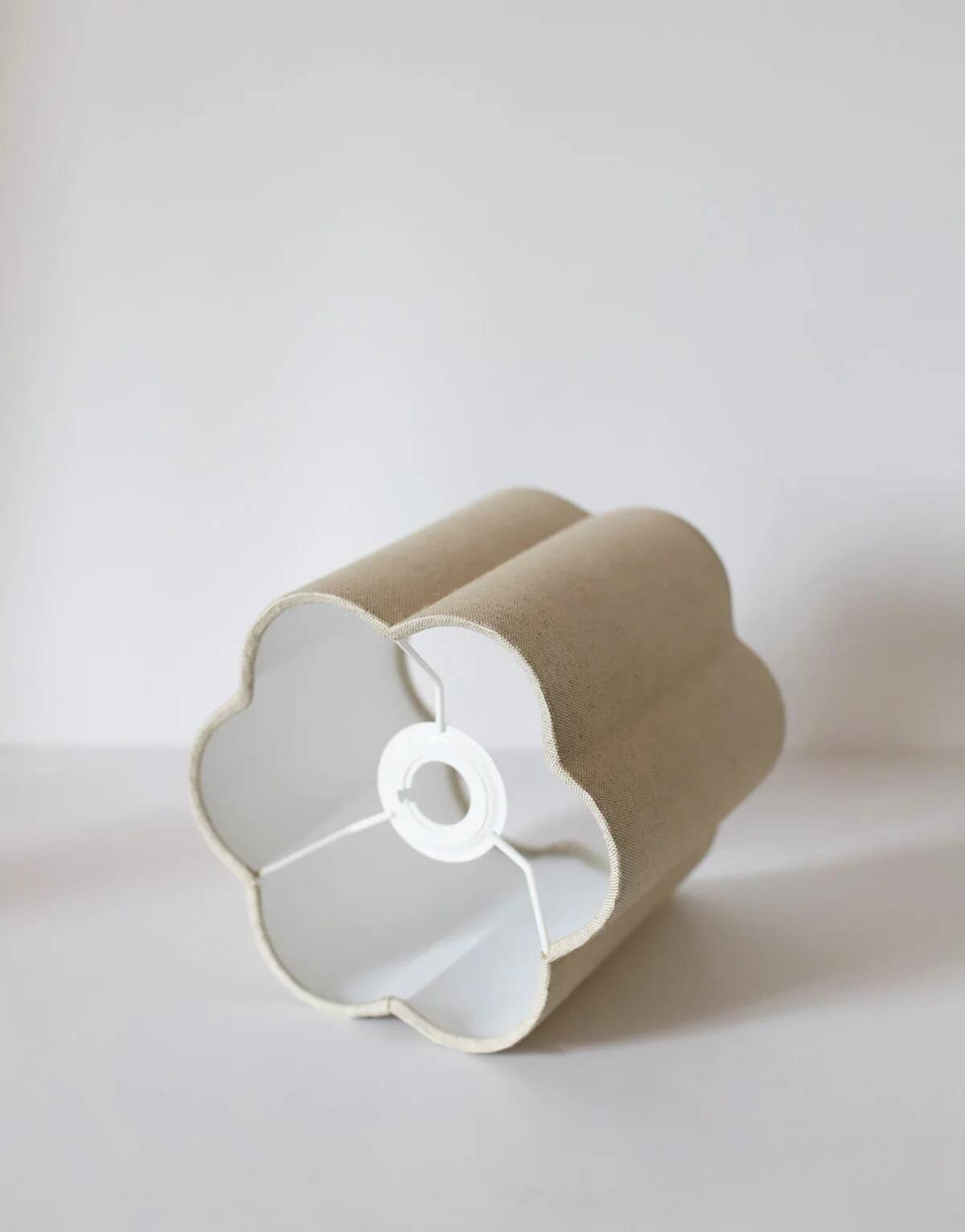 Flora "classic" plain flower-shaped lampshade