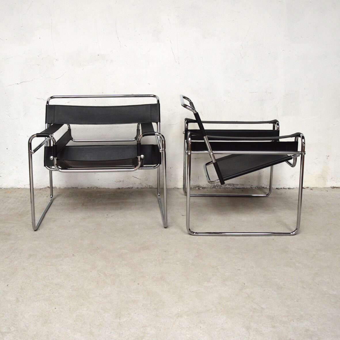 Paire de fauteuils Wassily noir par Marcel Breuer édition Habitat