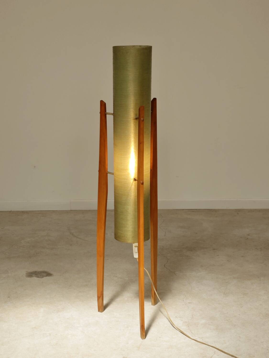 Rocket green floor lamp by Novoplast fiber and wood 1960