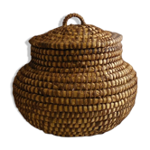 Straw basket with lid