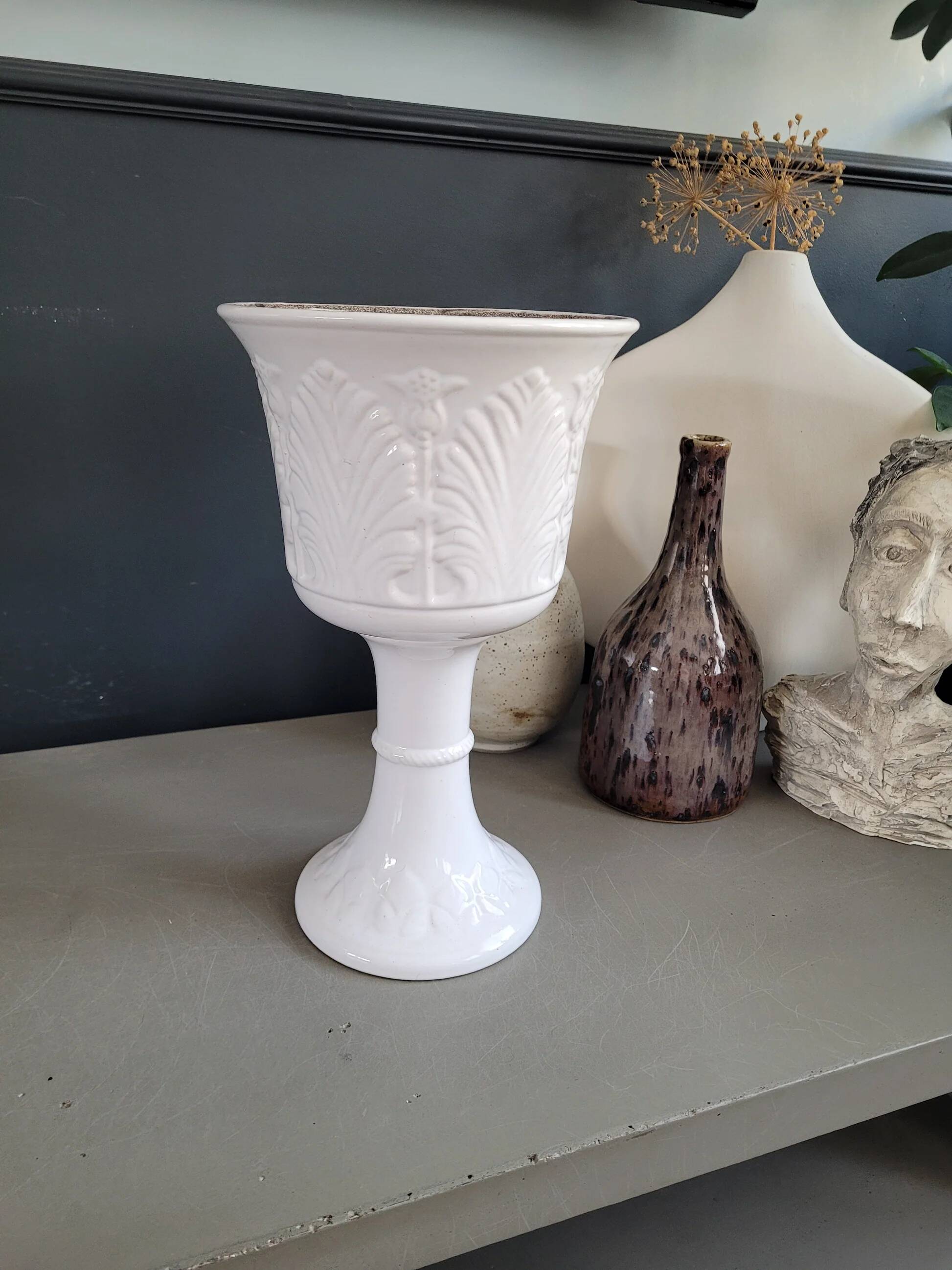 Plant pot on stand - ceramic plant holder
