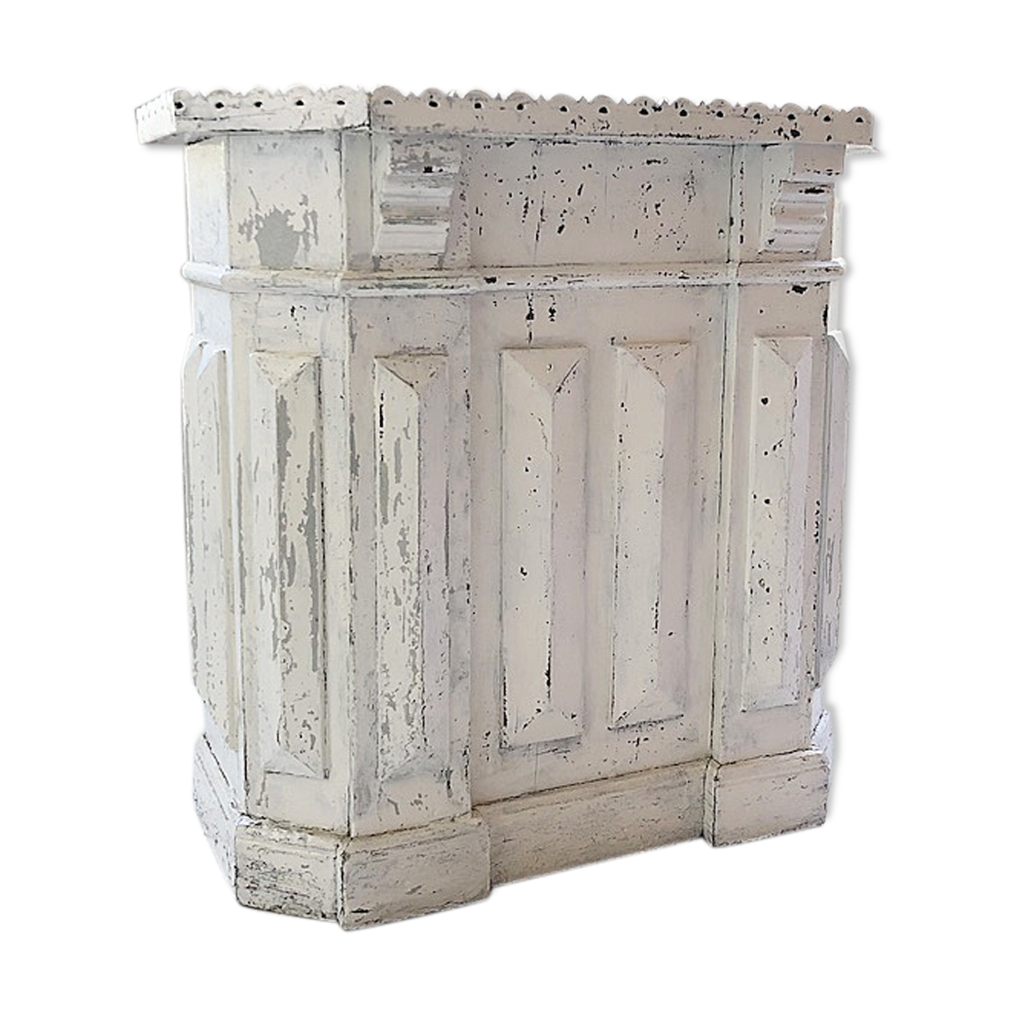 White patina and zinc counter