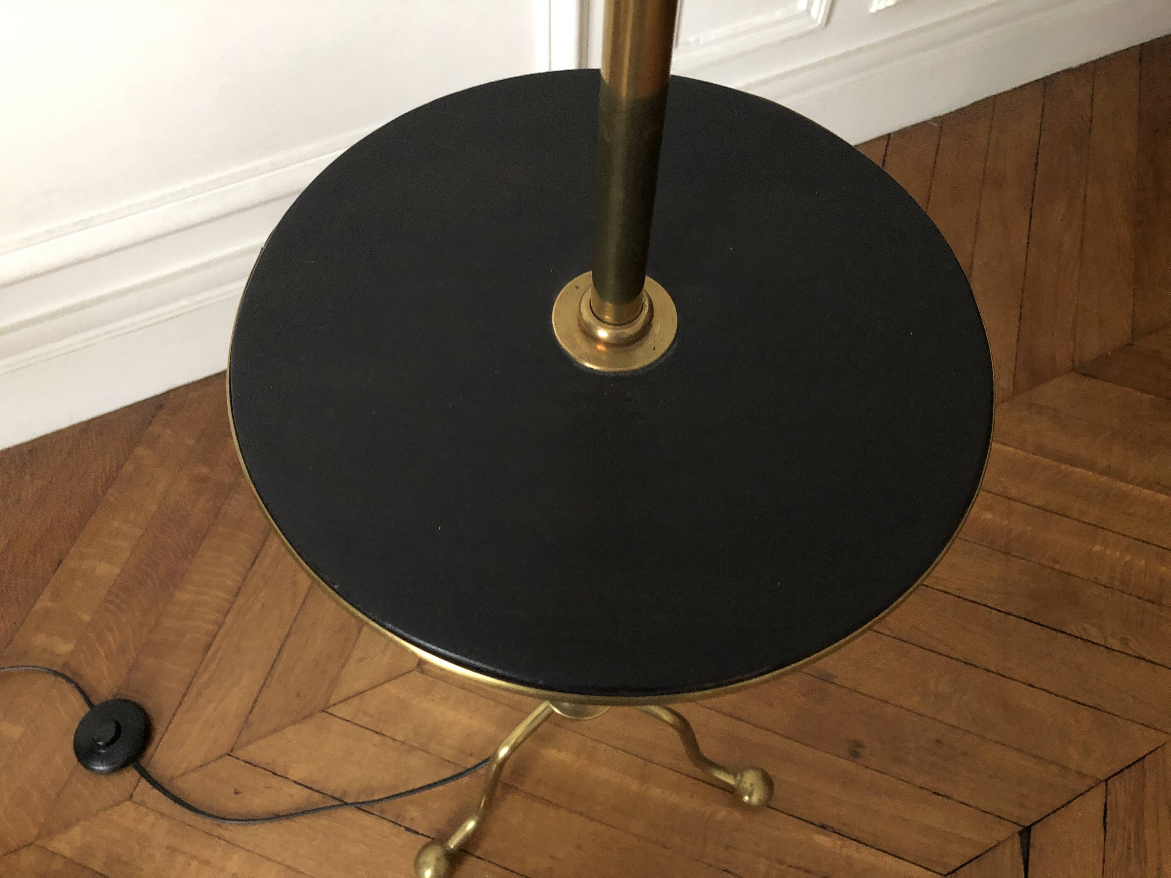 Tripod floor lamp with adjustable height and shelf from the 1960s.