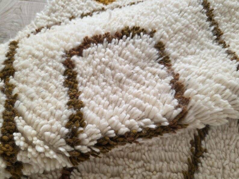 Traditional handmade Berber rug from the Atlas, 150x250 cm.