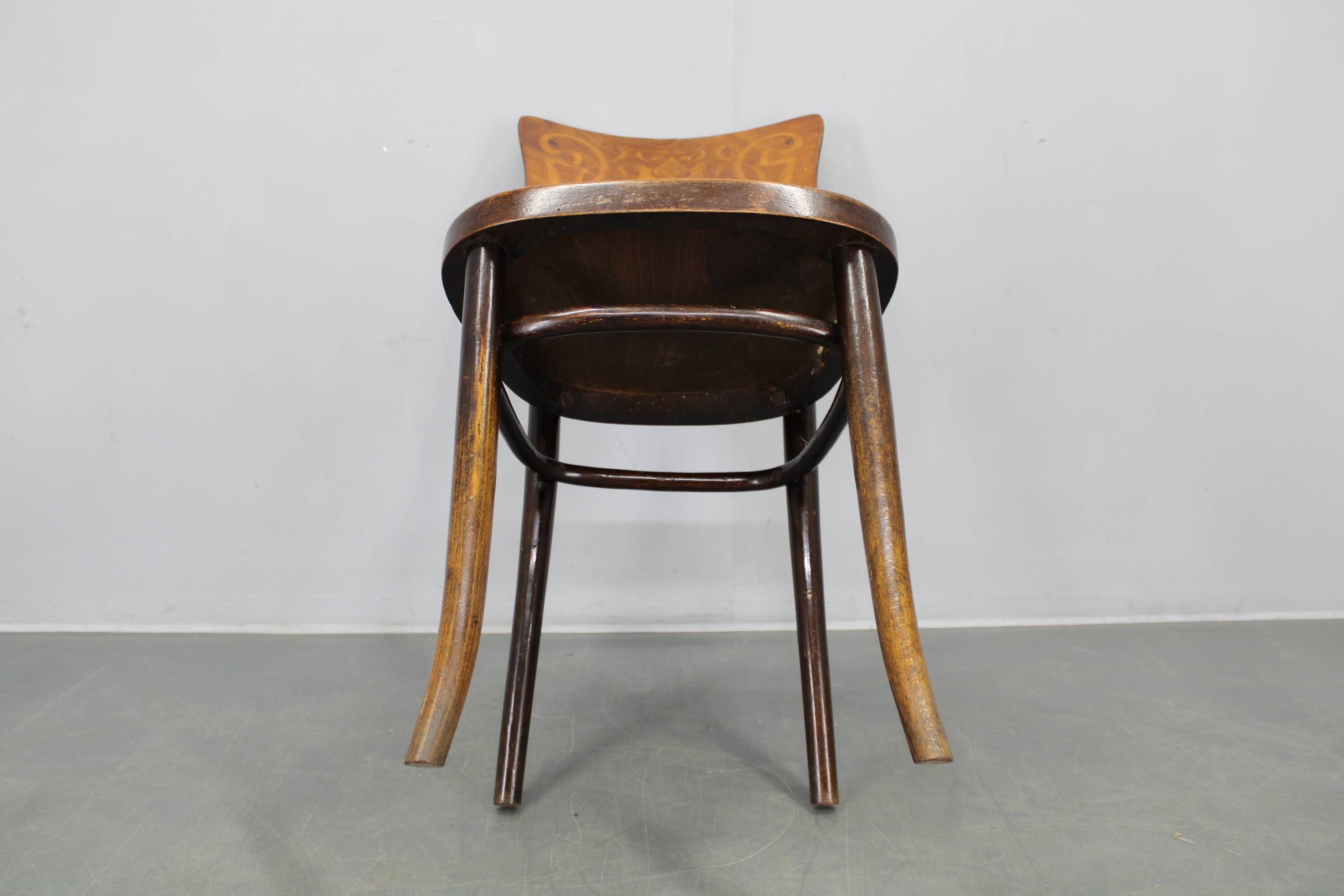 Pair of Thonet Art Nouveau bentwood chairs, Czechoslovakia, 1920s