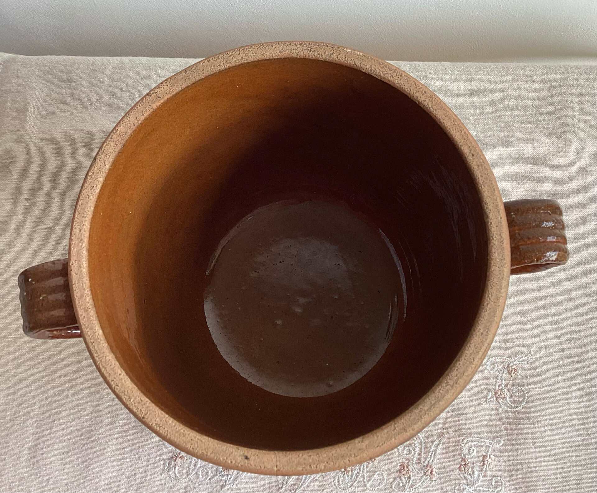 Old semi-glazed terracotta pot digoin