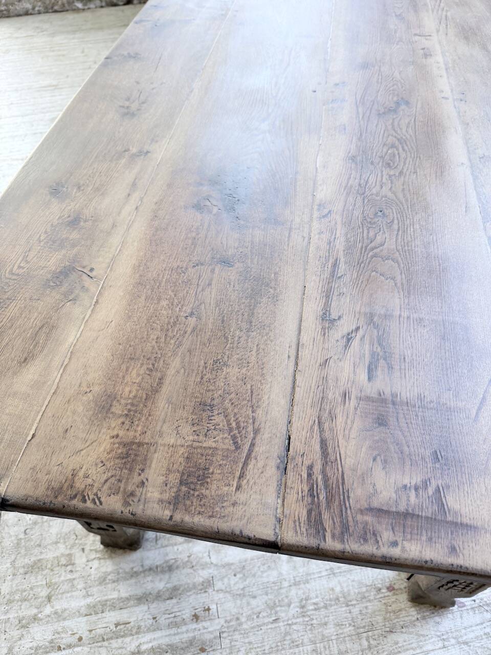 XL farmhouse table in solid oak, brutalist style, 20th century.