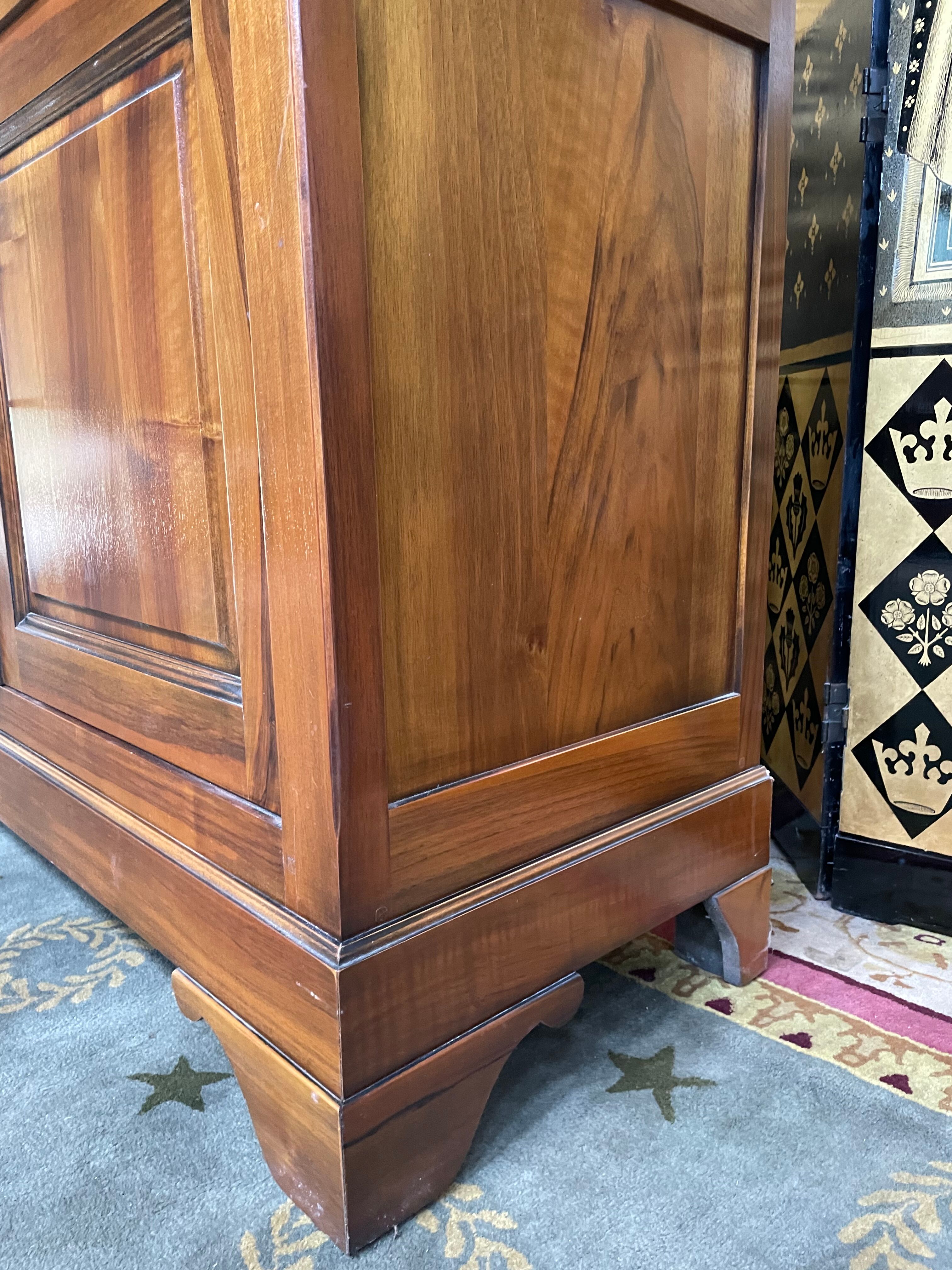 Buffet low Style Louis Philippe in walnut