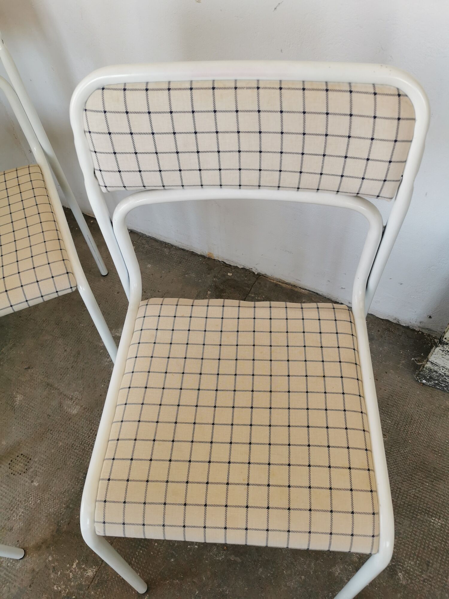 Set of 4 tubular metal chairs from the 90s