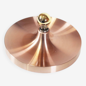Rosé colored Honsel Disc sconce selected by Charlotte Perriand for Les Arcs