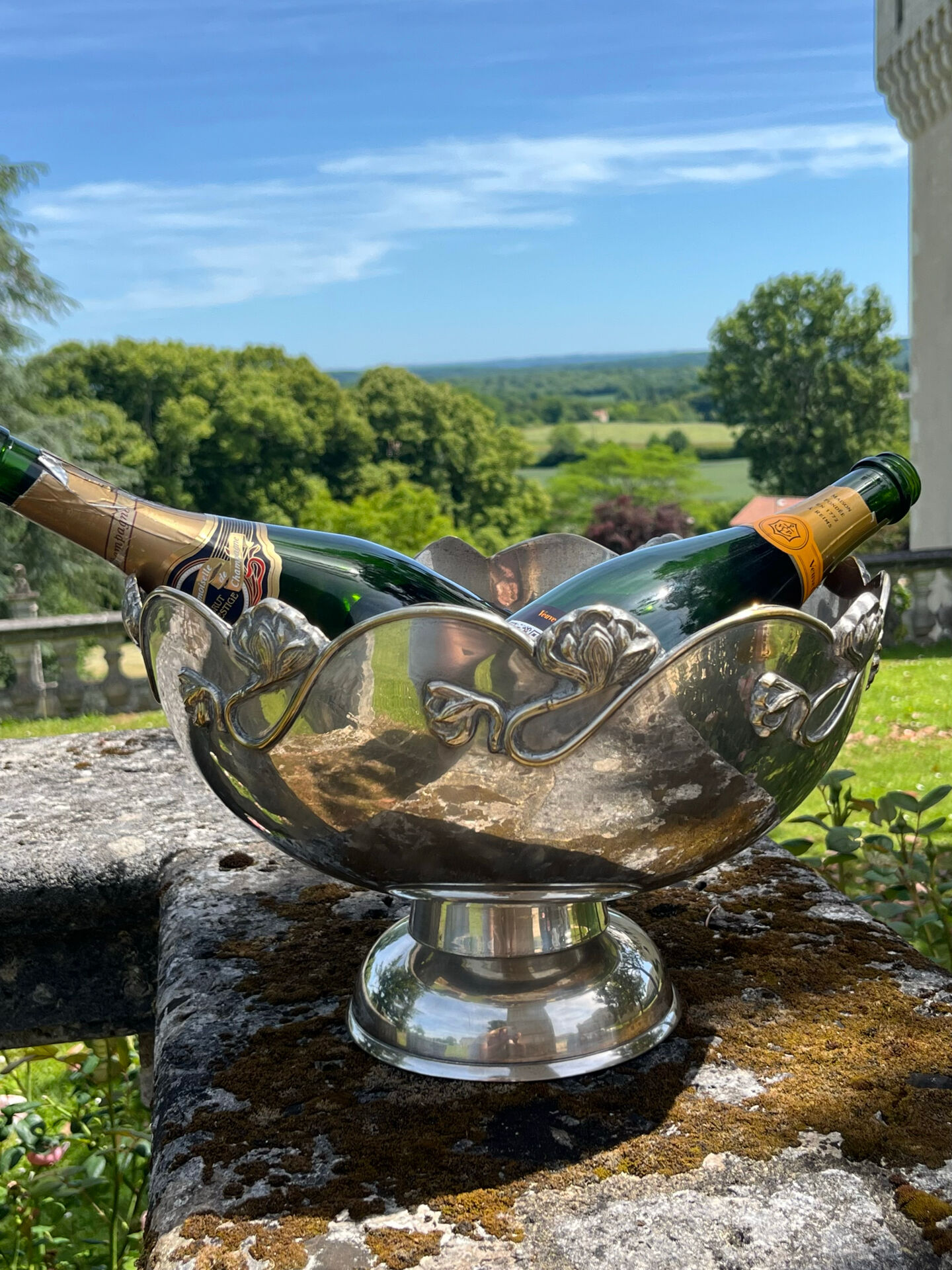 Seau à champagne en métal argenté avec décoration florale Art Nouveau