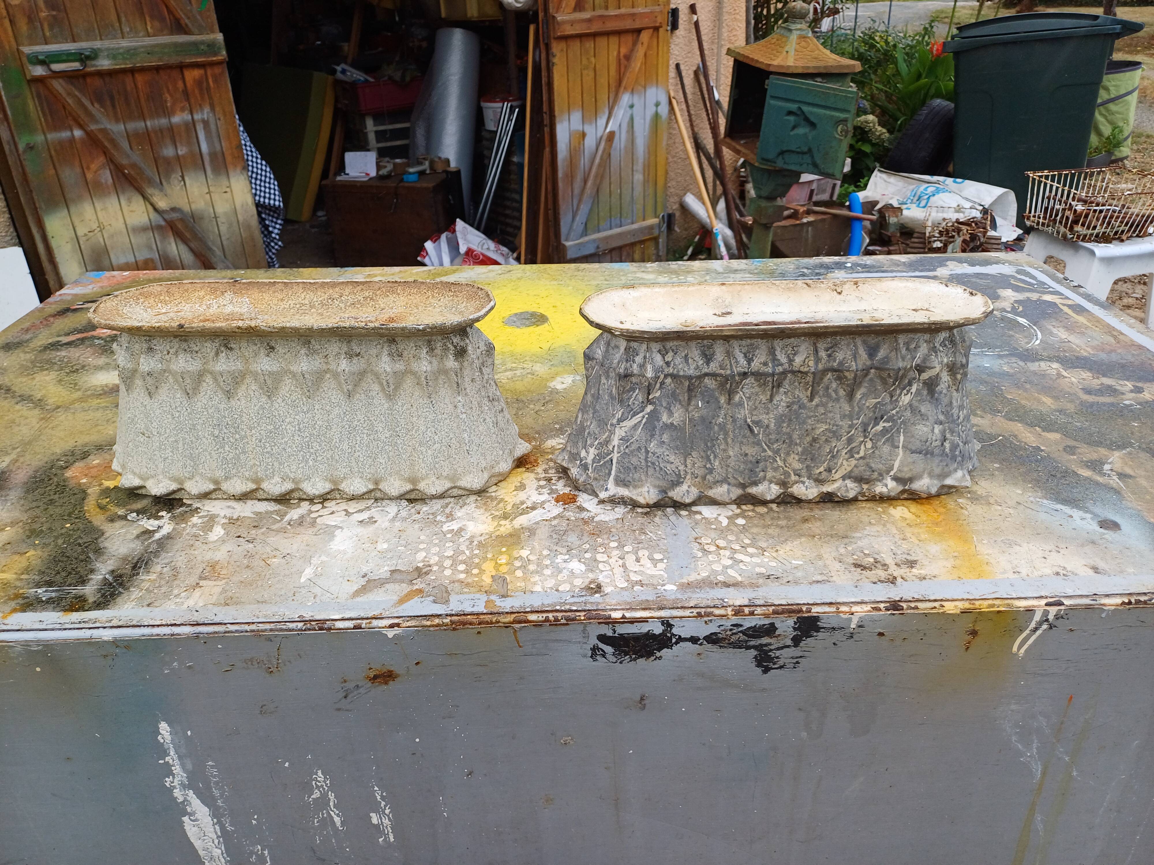 Pair of enamelled cast iron planters from 1900 from Charleville-Mézières