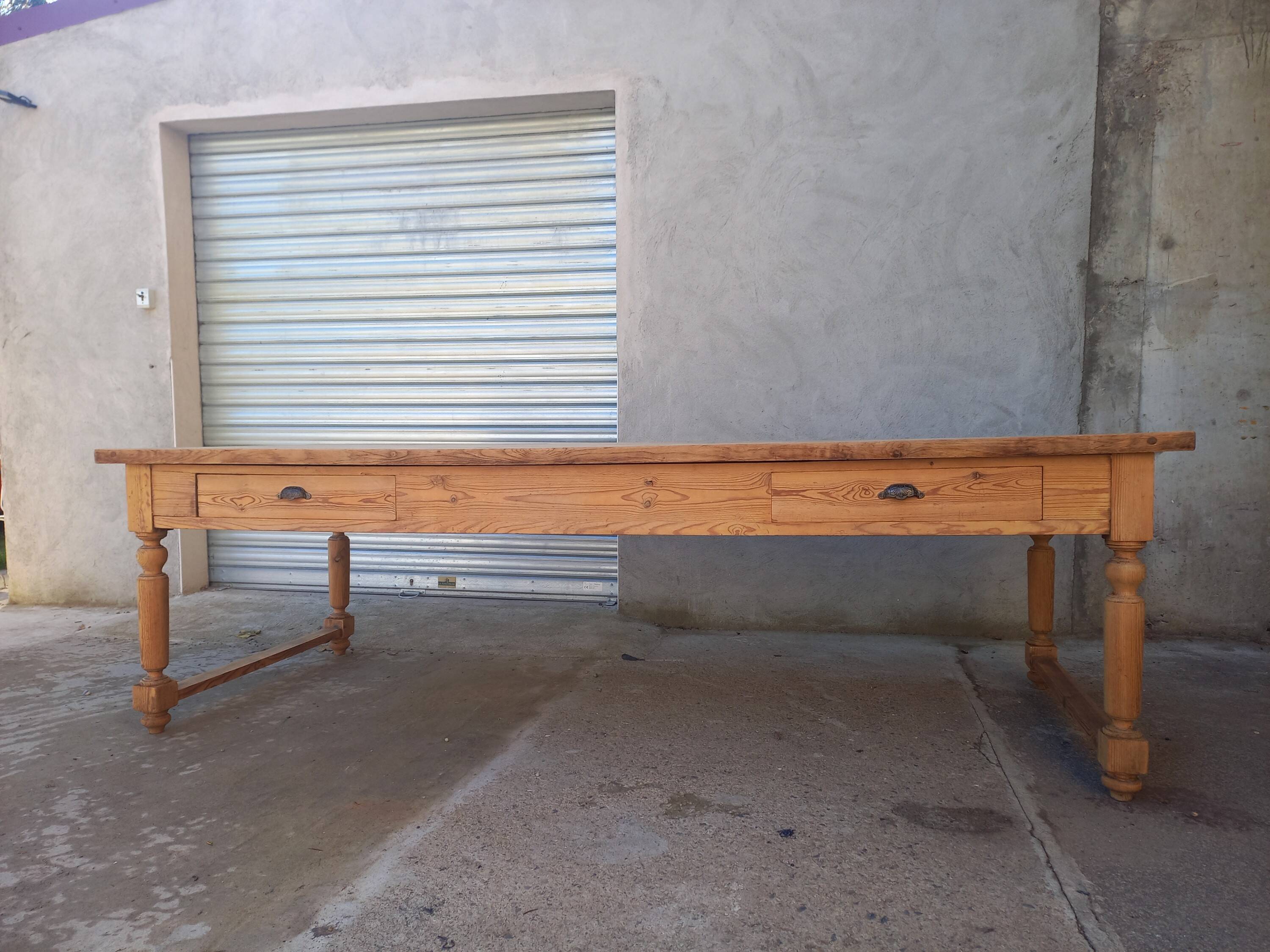 Grande table de communauté en chêne et sapin