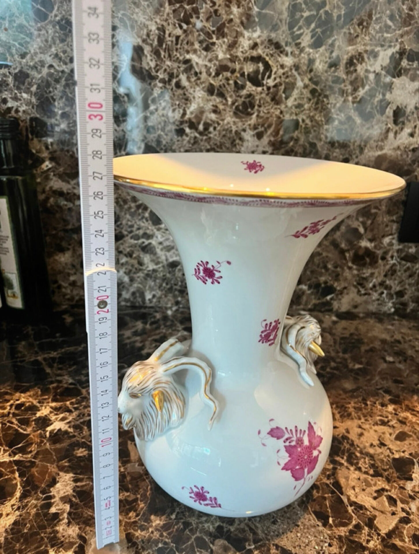 Decorative vase Herend Hungary - Apponyi Raspberry model - Adorned with a head