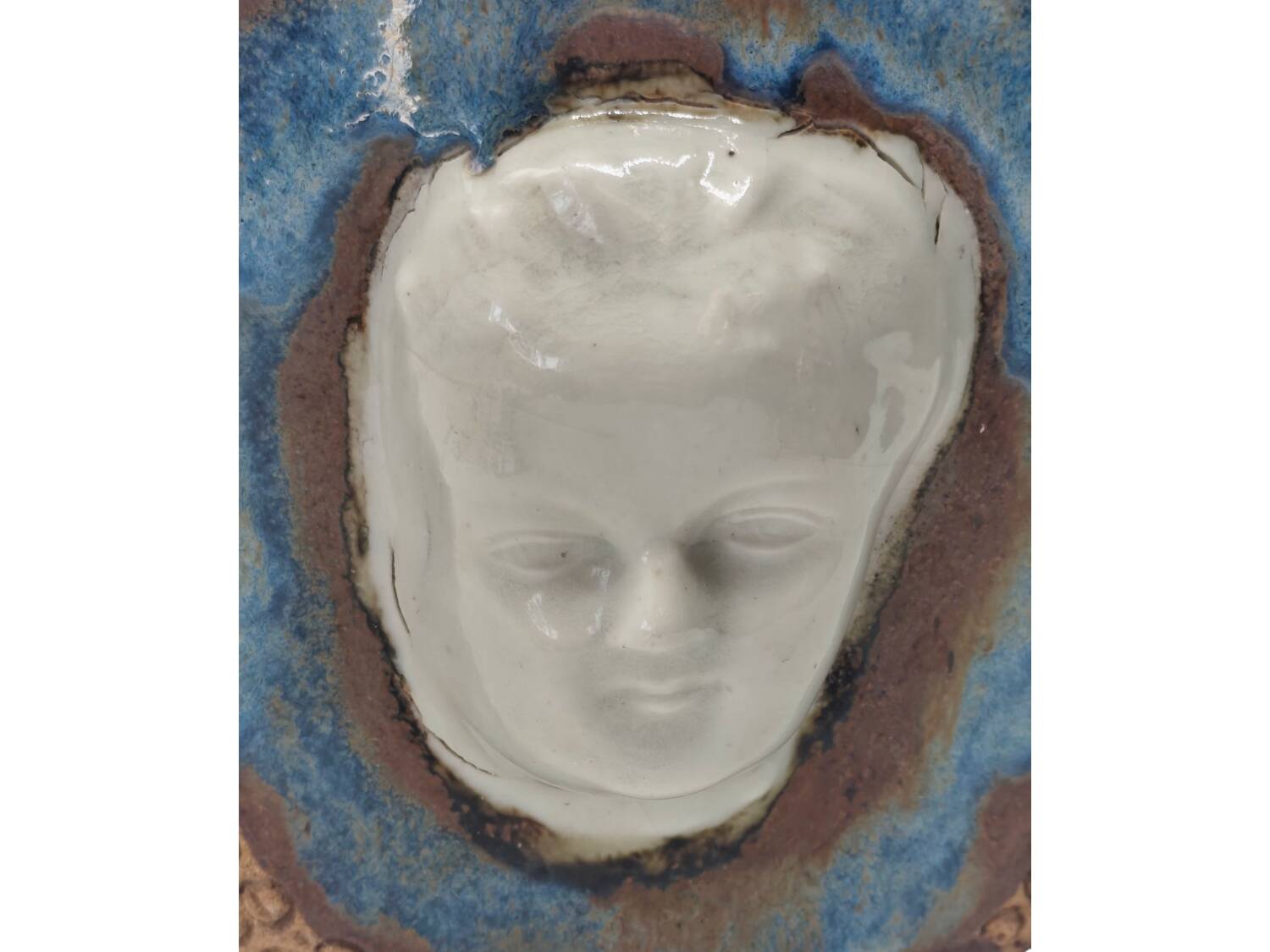Jardinière en céramique décorée de visages en porcelaine émaillée, 1980