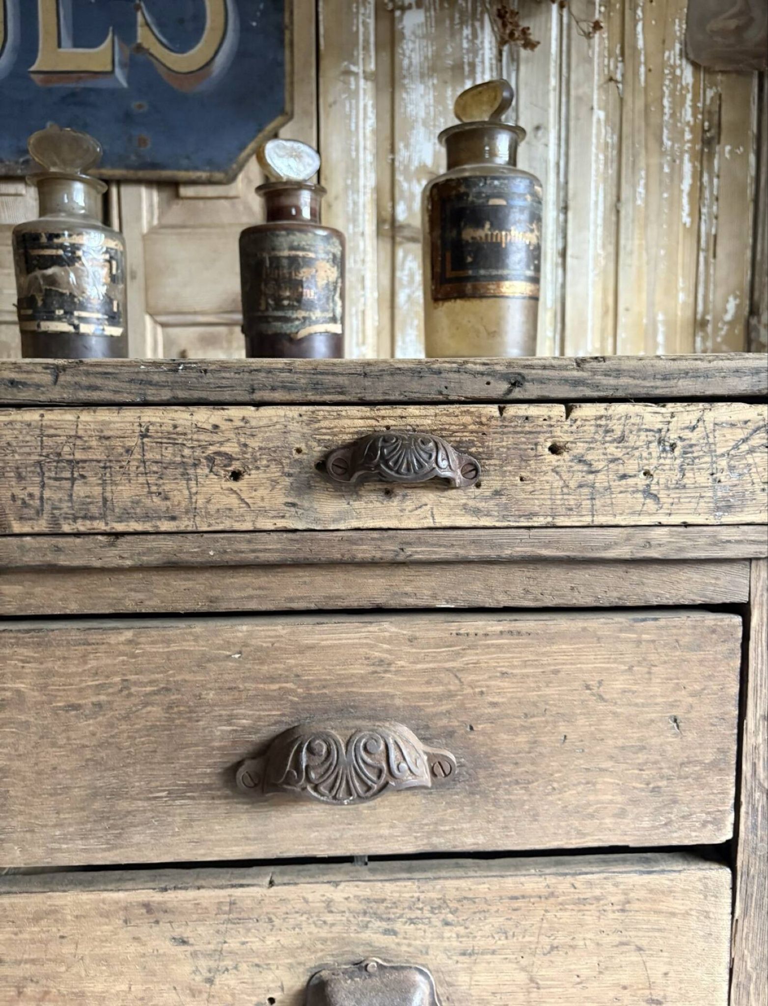 Magnifique Ancien Comptoir De Commerce En Chêne À Nombreux Tiroirs