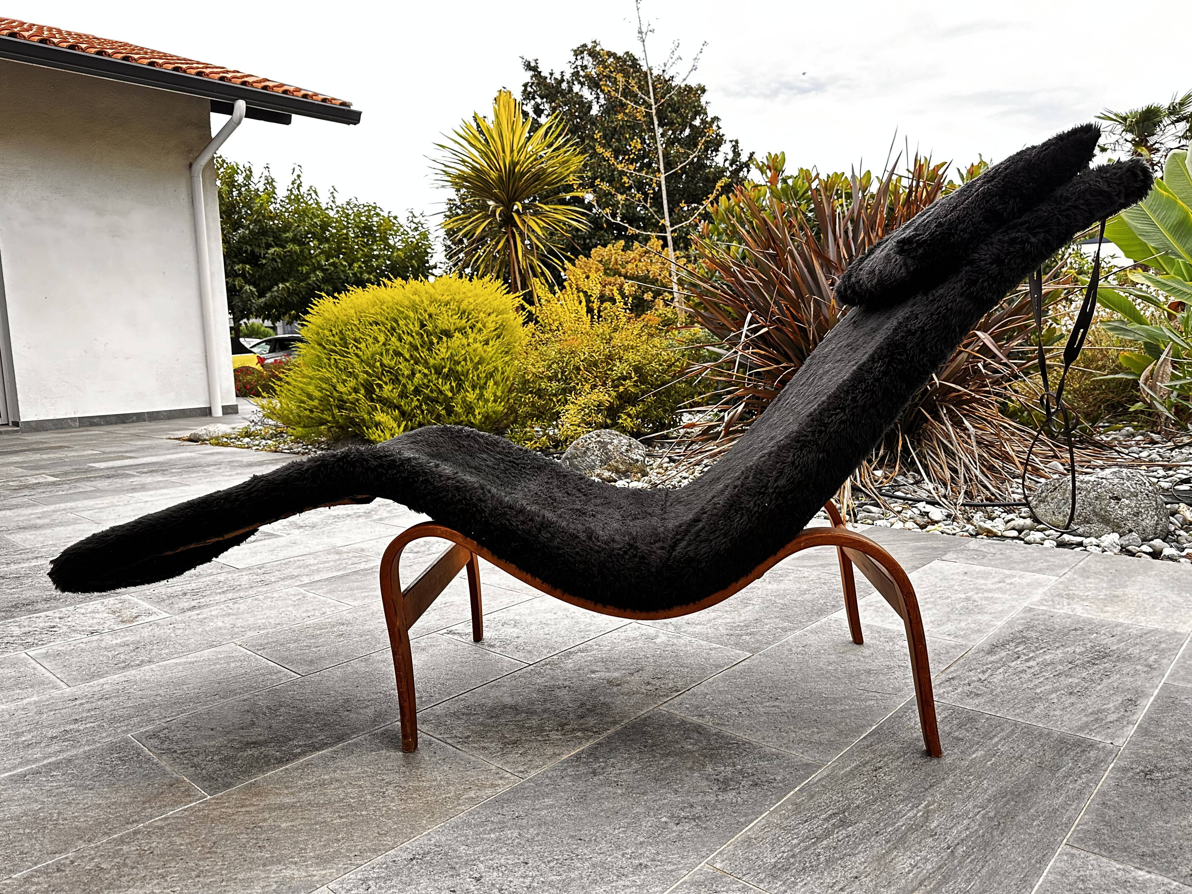 Model 36 lounge chair called "Pernilla" by Bruno Mathsson